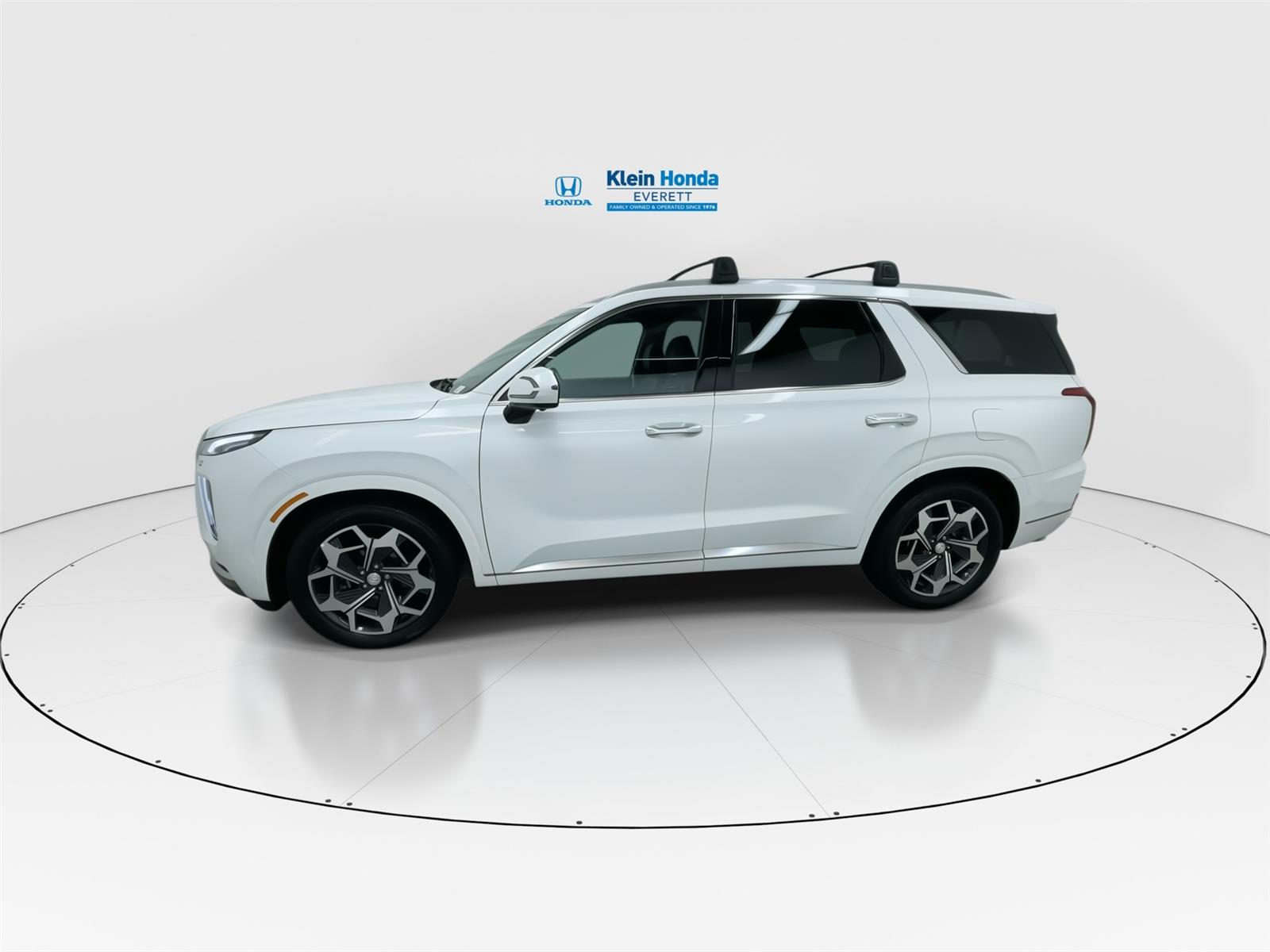 View vehicle photo 7