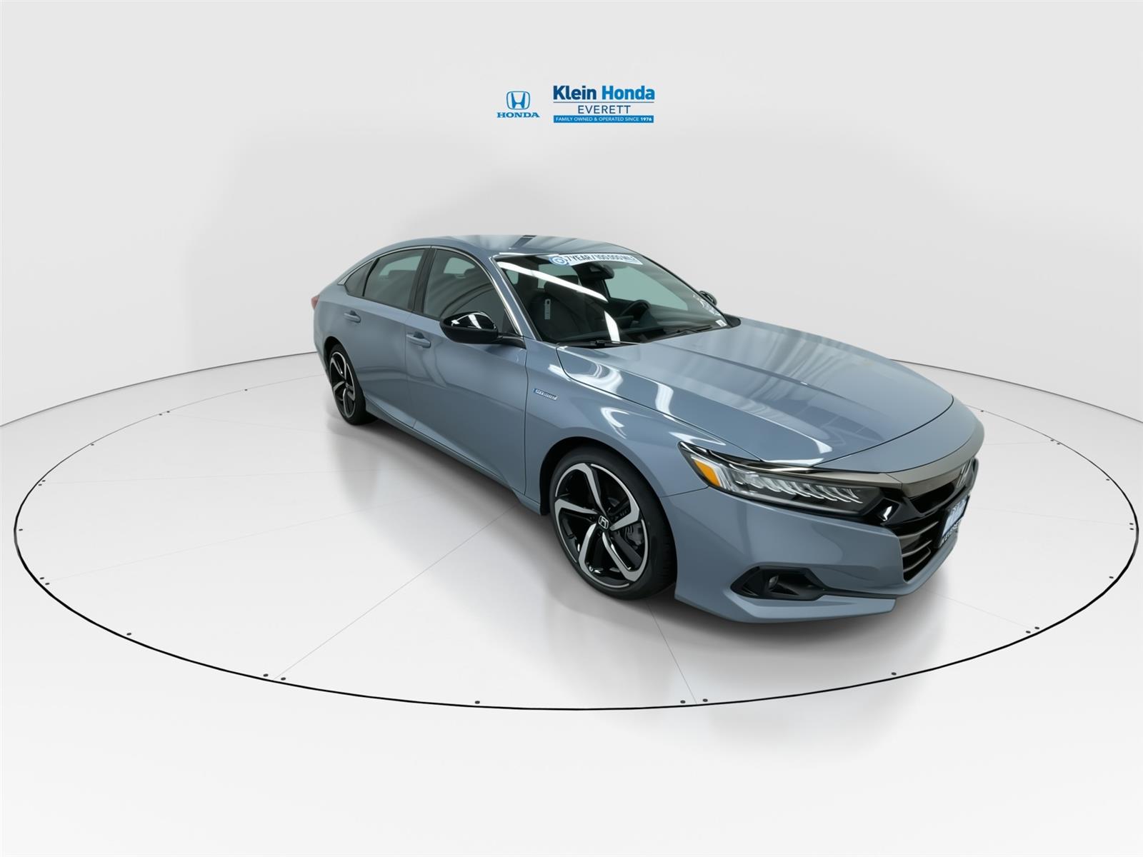 View vehicle photo 4