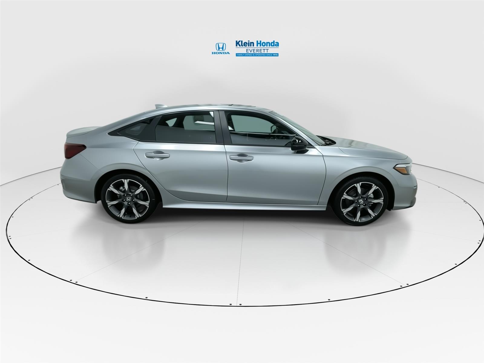 View vehicle photo 3