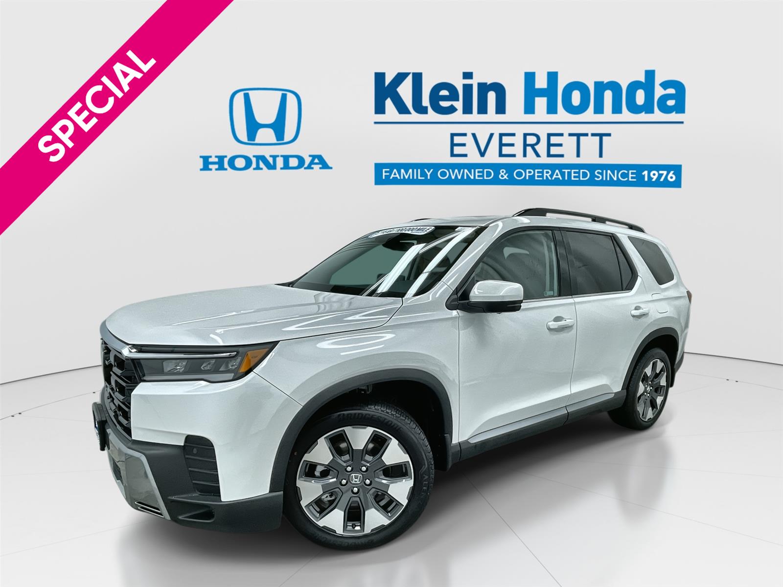 Platinum White Pearl 2026 Honda Pilot Touring AWD SUV / Crossover All-Wheel Drive Automatic