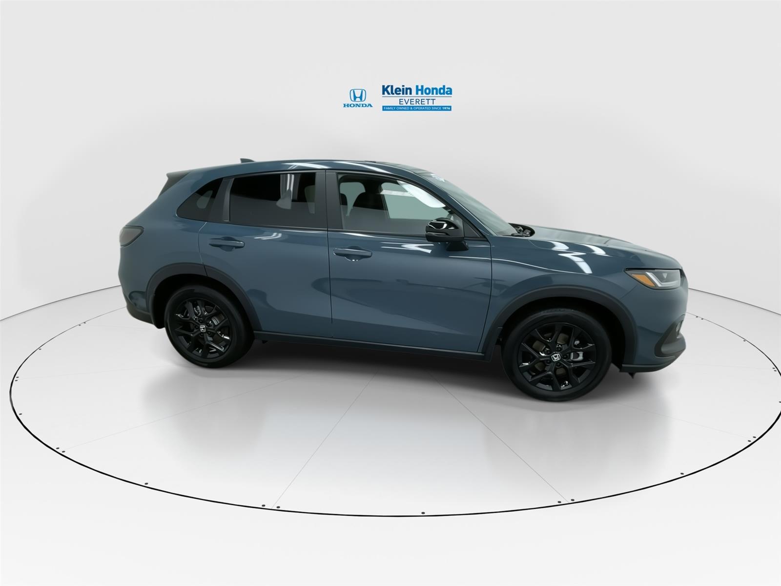 View vehicle photo 3