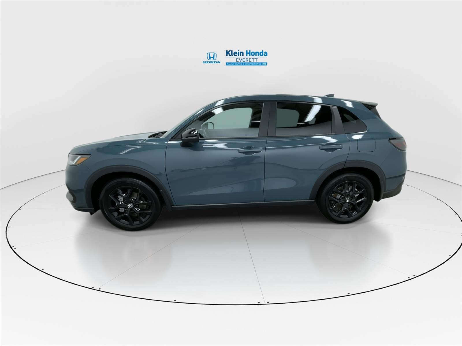 View vehicle photo 7