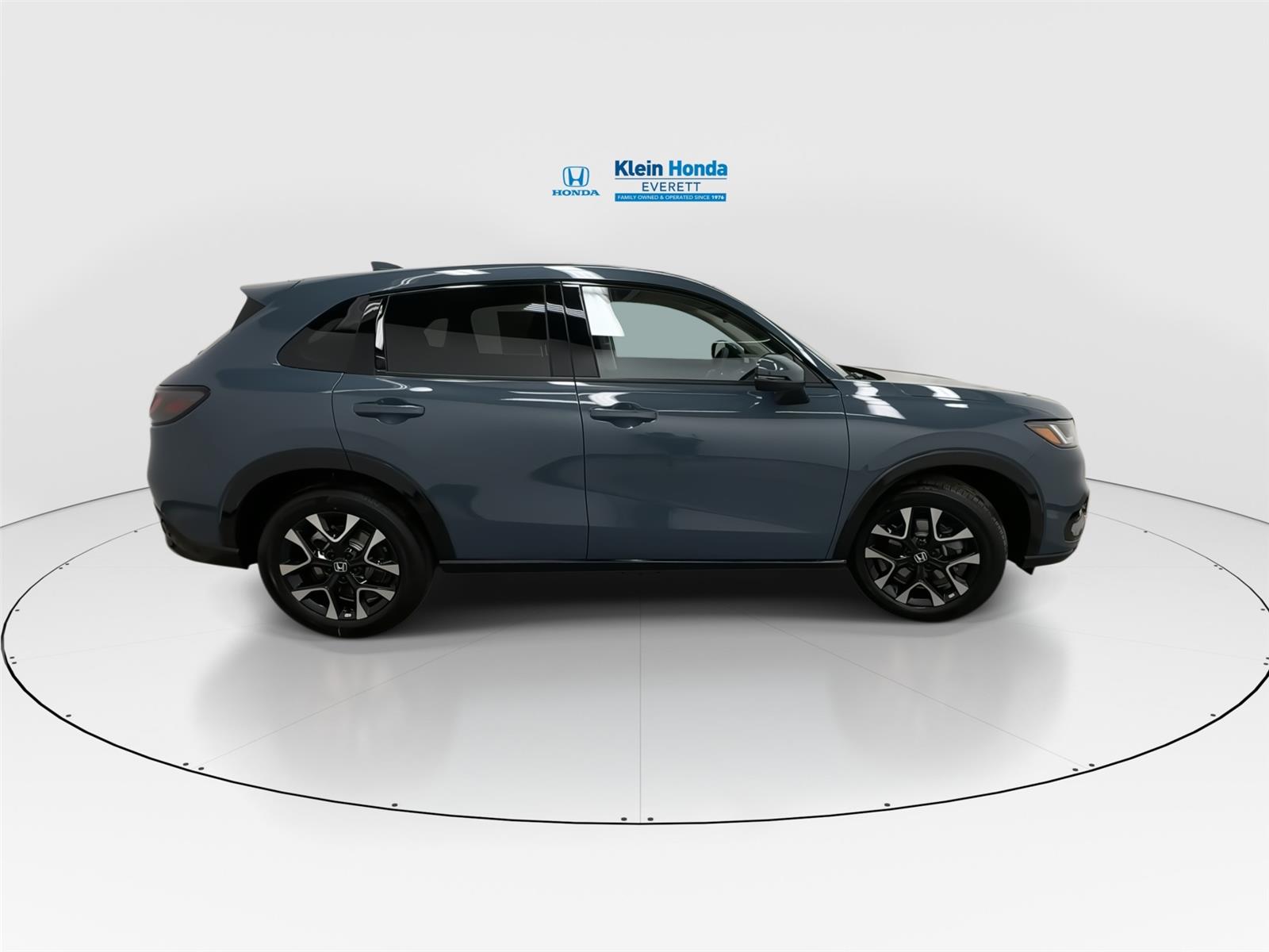 View vehicle photo 3