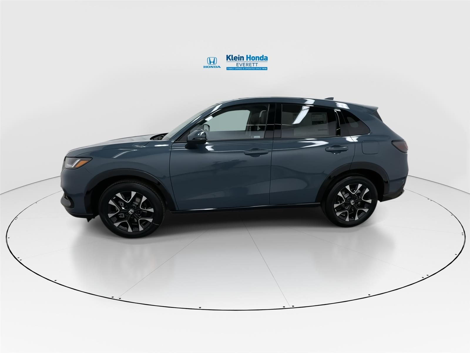 View vehicle photo 7