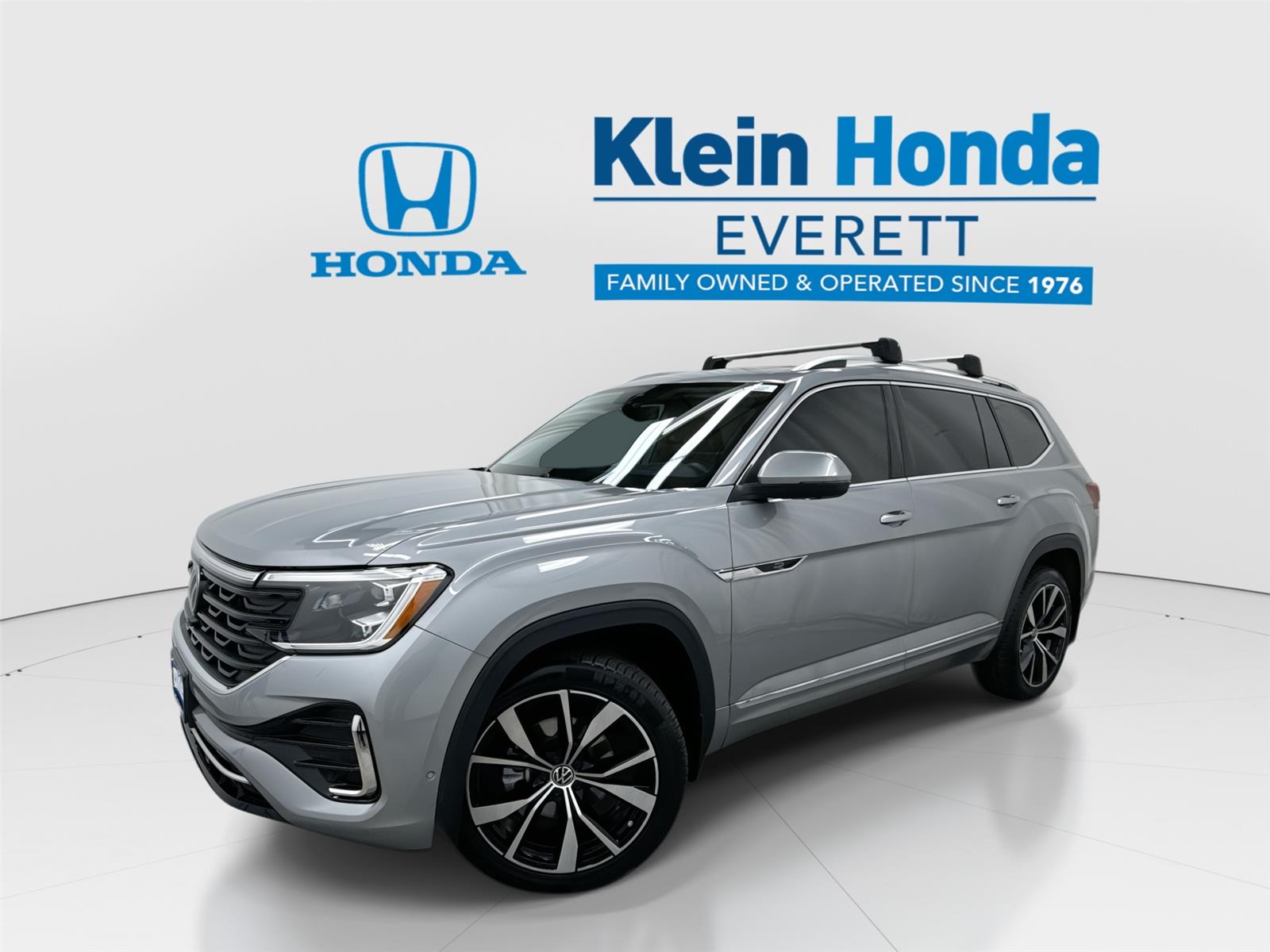 Silver Mist Metallic 2024 Volkswagen Atlas SEL Premium R-Line 4Motion AWD SUV / Crossover All-Wheel Drive Automatic