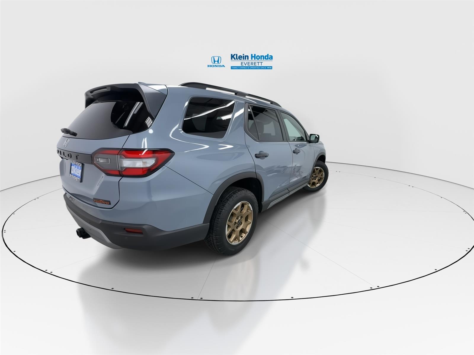 View vehicle photo 2