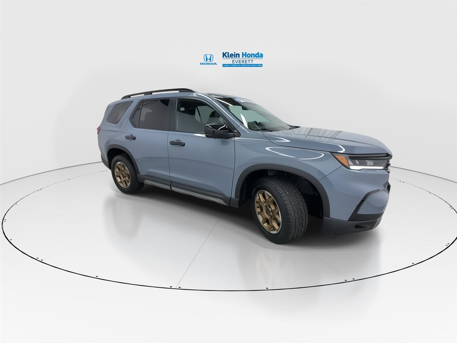 View vehicle photo 4