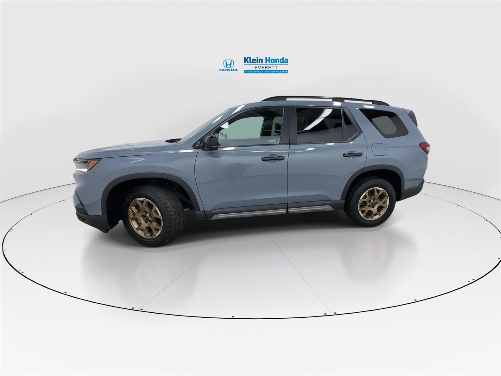 View vehicle photo 7