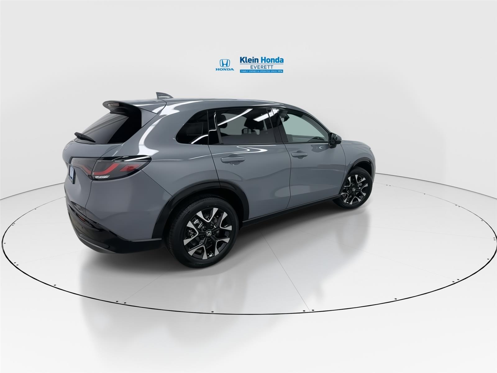 View vehicle photo 2