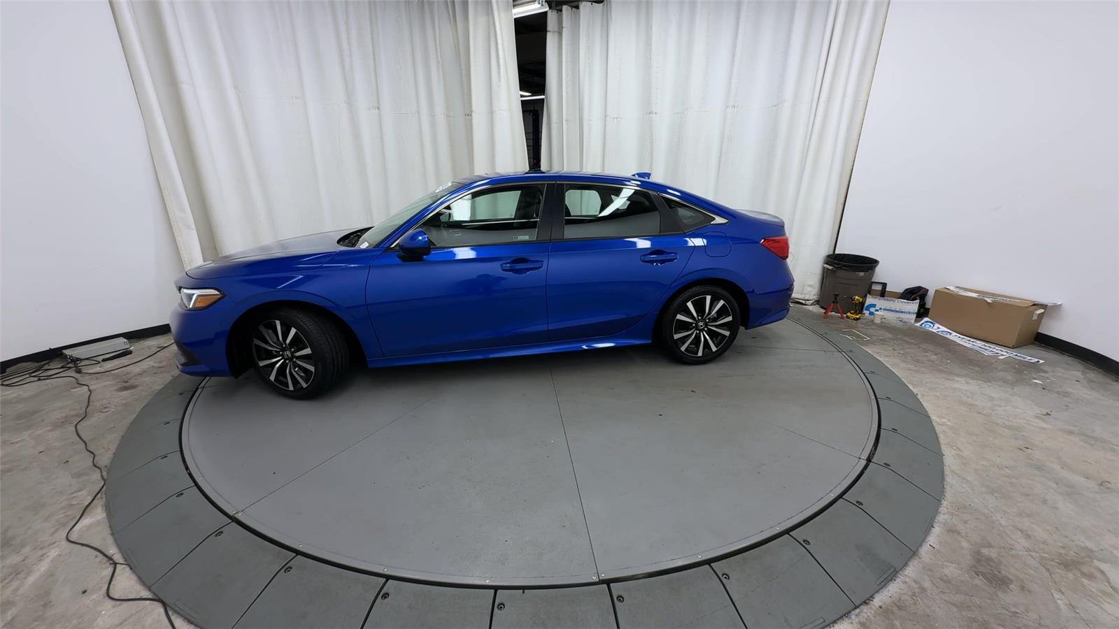 View vehicle photo 7