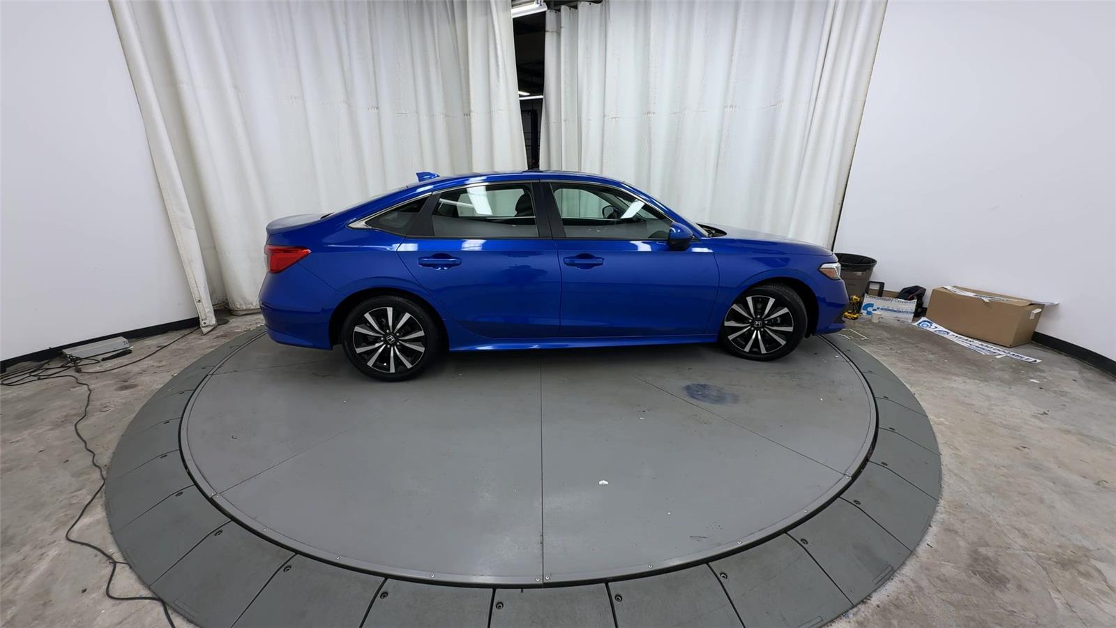 View vehicle photo 3