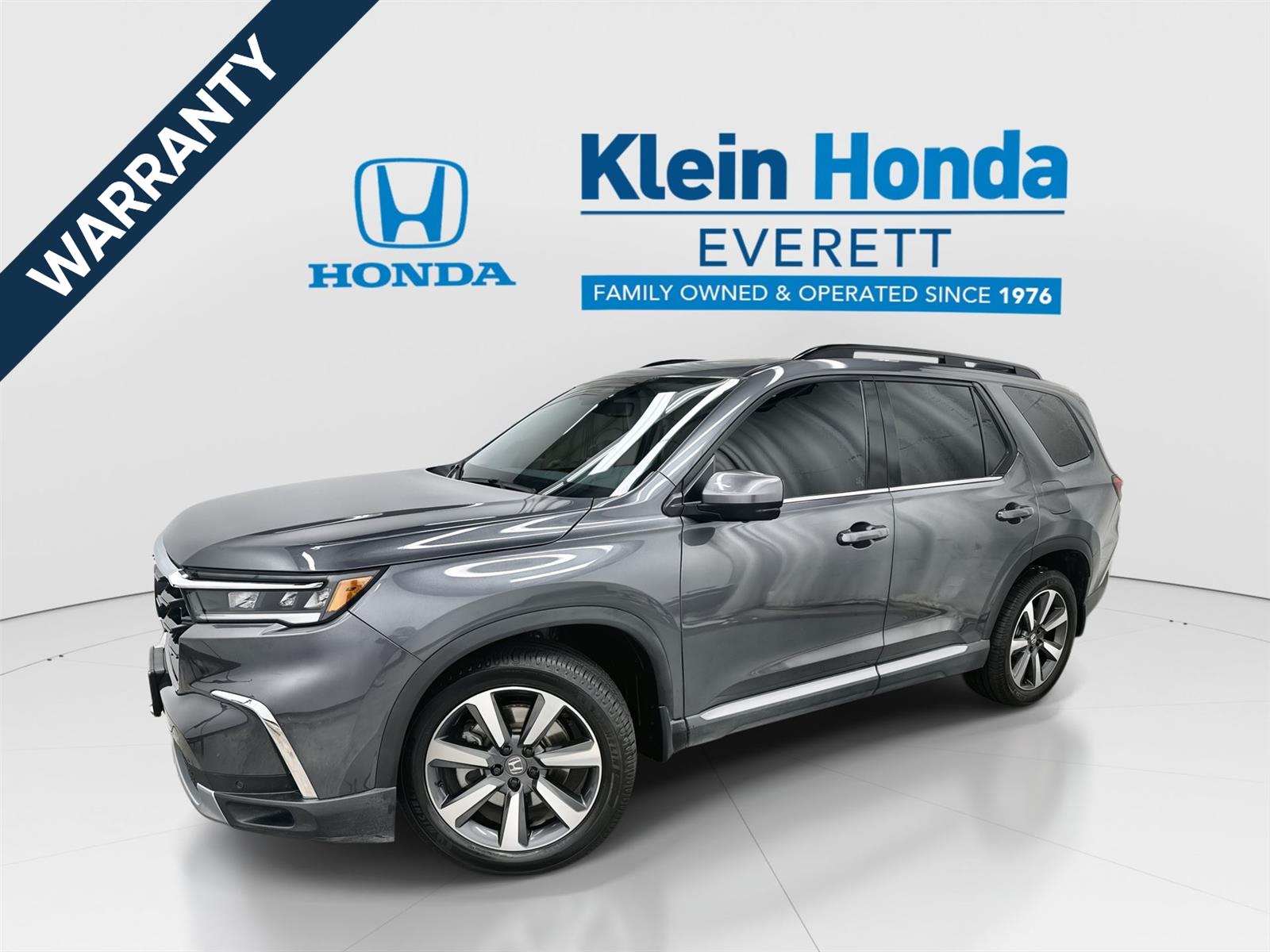 Gray (Modern Steel Metallic) 2023 Honda Pilot SUV / Crossover All-Wheel Drive Automatic