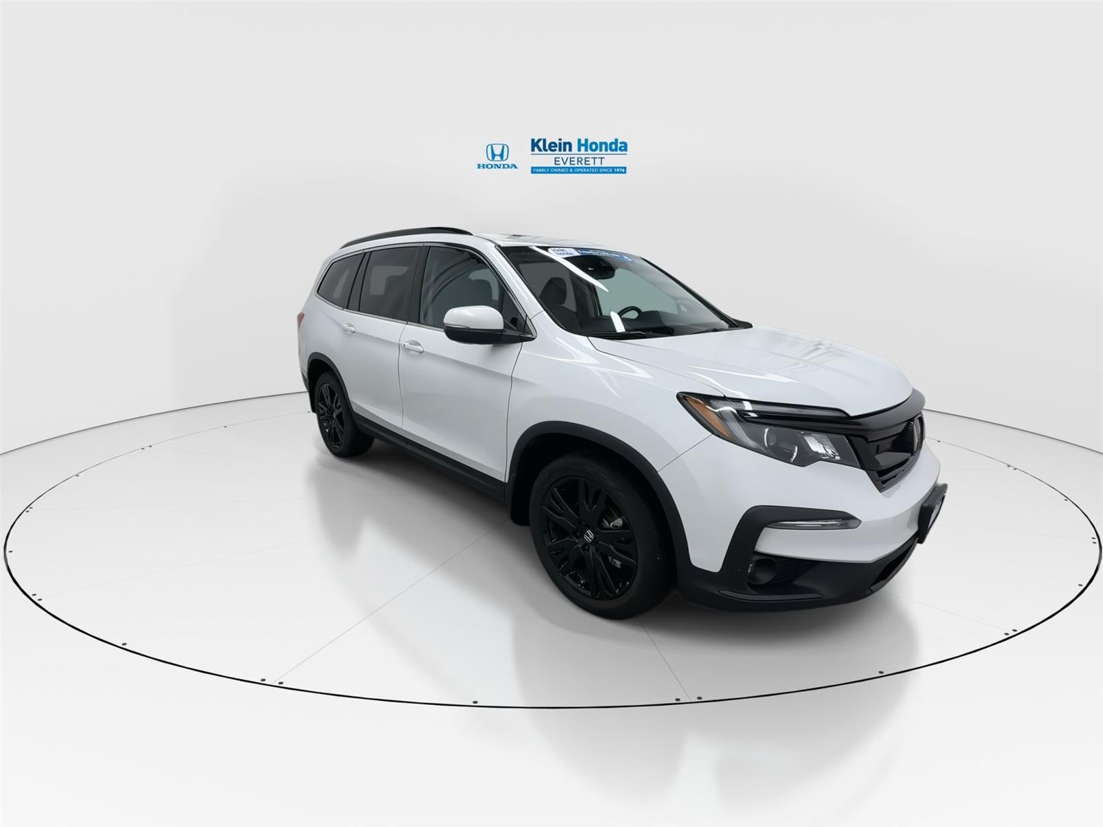 View vehicle photo 4
