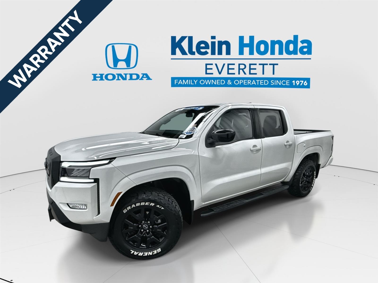 Glacier White 2023 Nissan Frontier Pickup Truck Four-Wheel Drive Automatic
