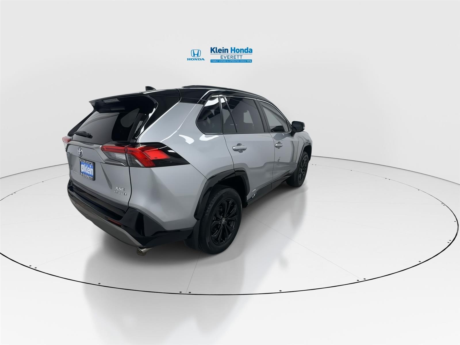 View vehicle photo 2