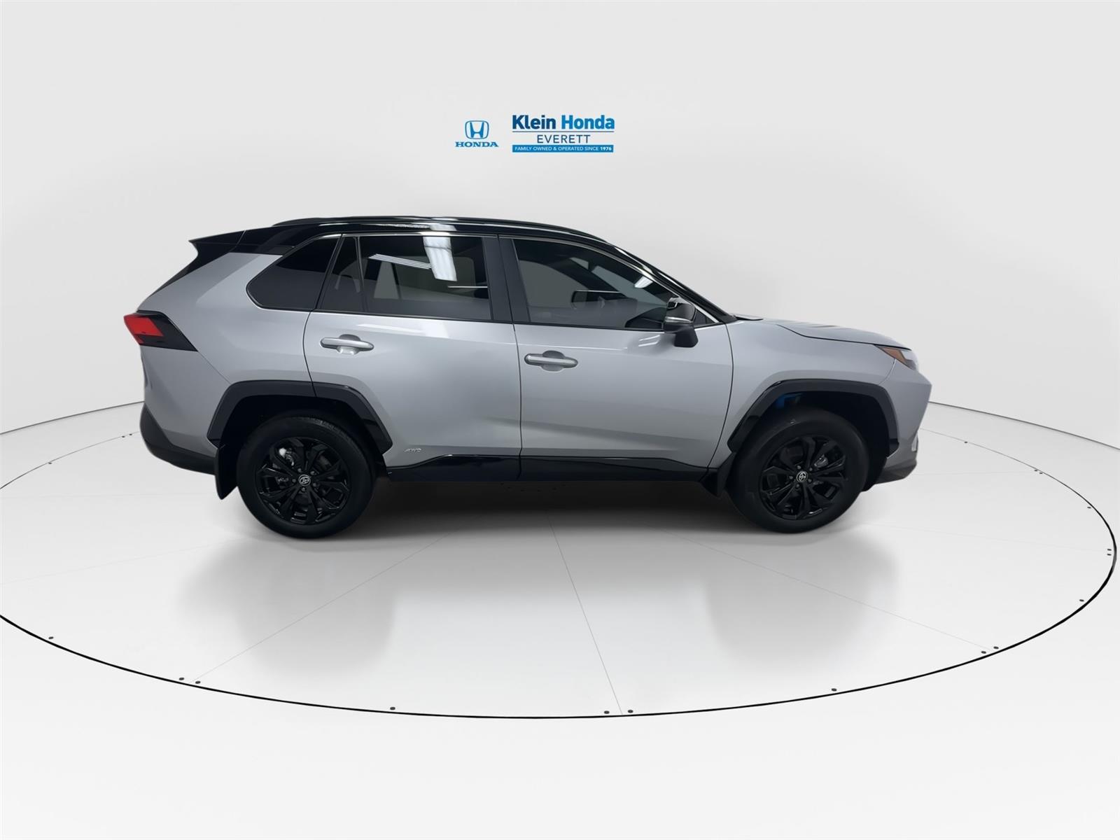 View vehicle photo 3