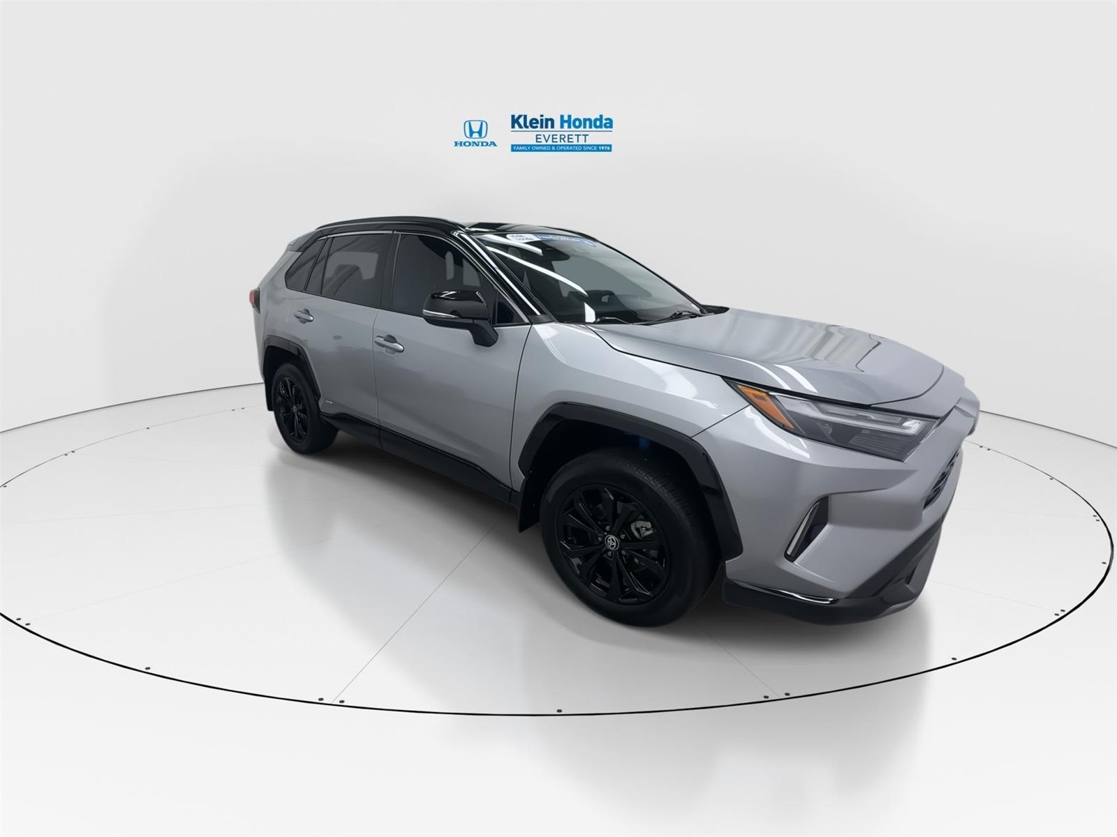 View vehicle photo 4