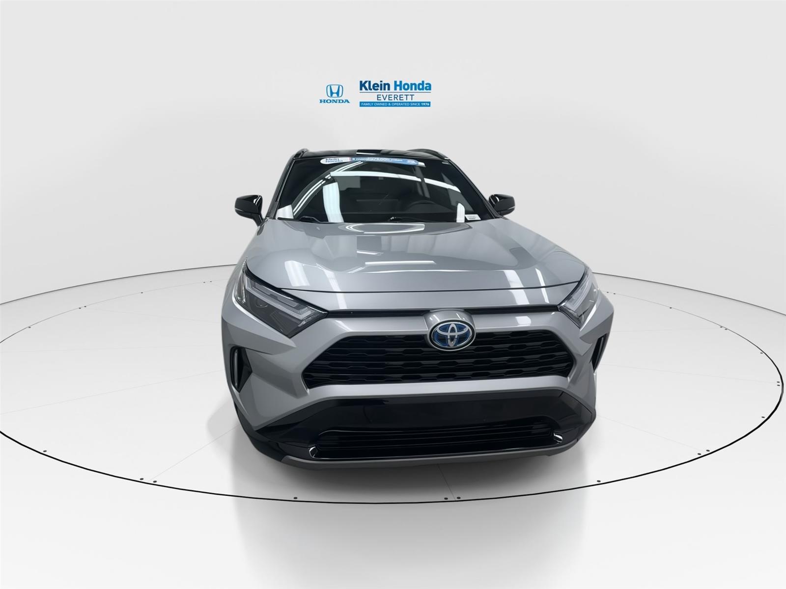 View vehicle photo 5