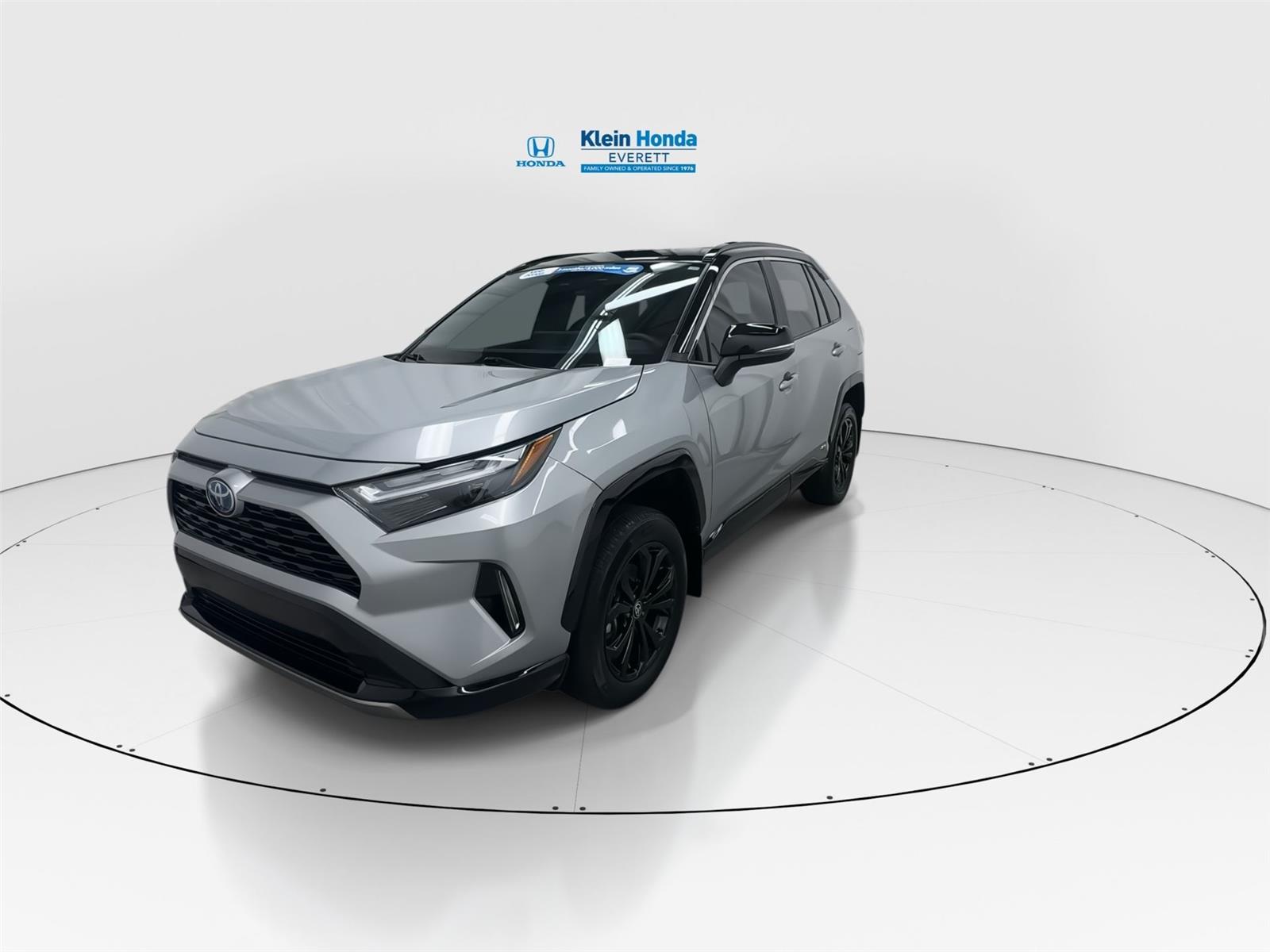 View vehicle photo 6