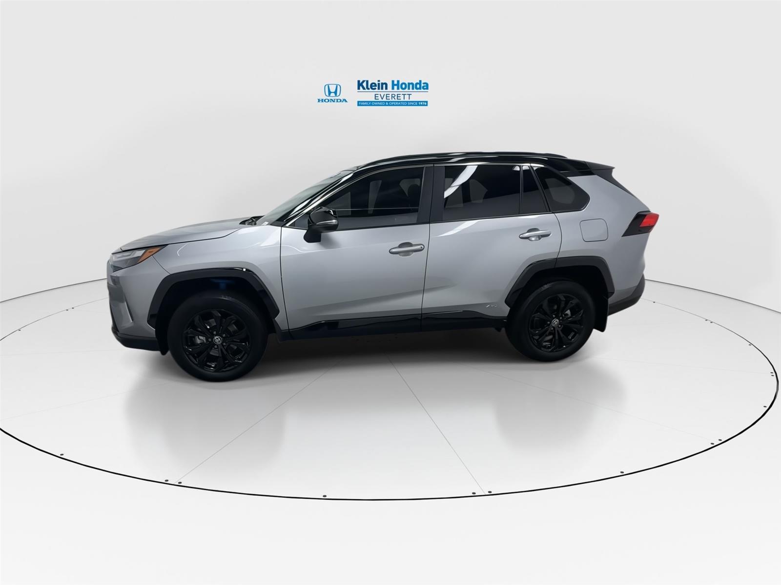 View vehicle photo 7