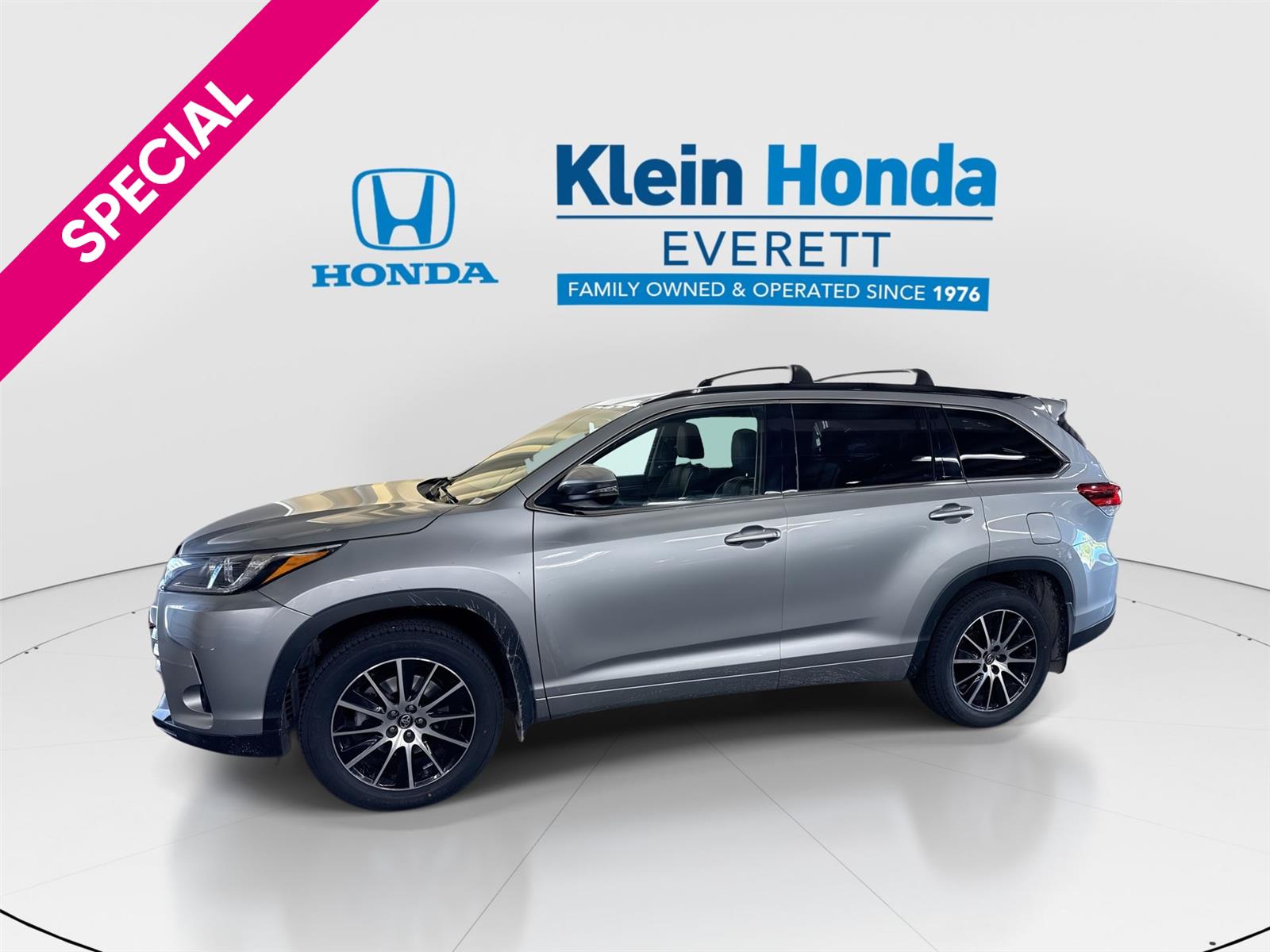 Celestial Silver Metallic 2017 Toyota Highlander SUV / Crossover All-Wheel Drive 8-Speed Automatic