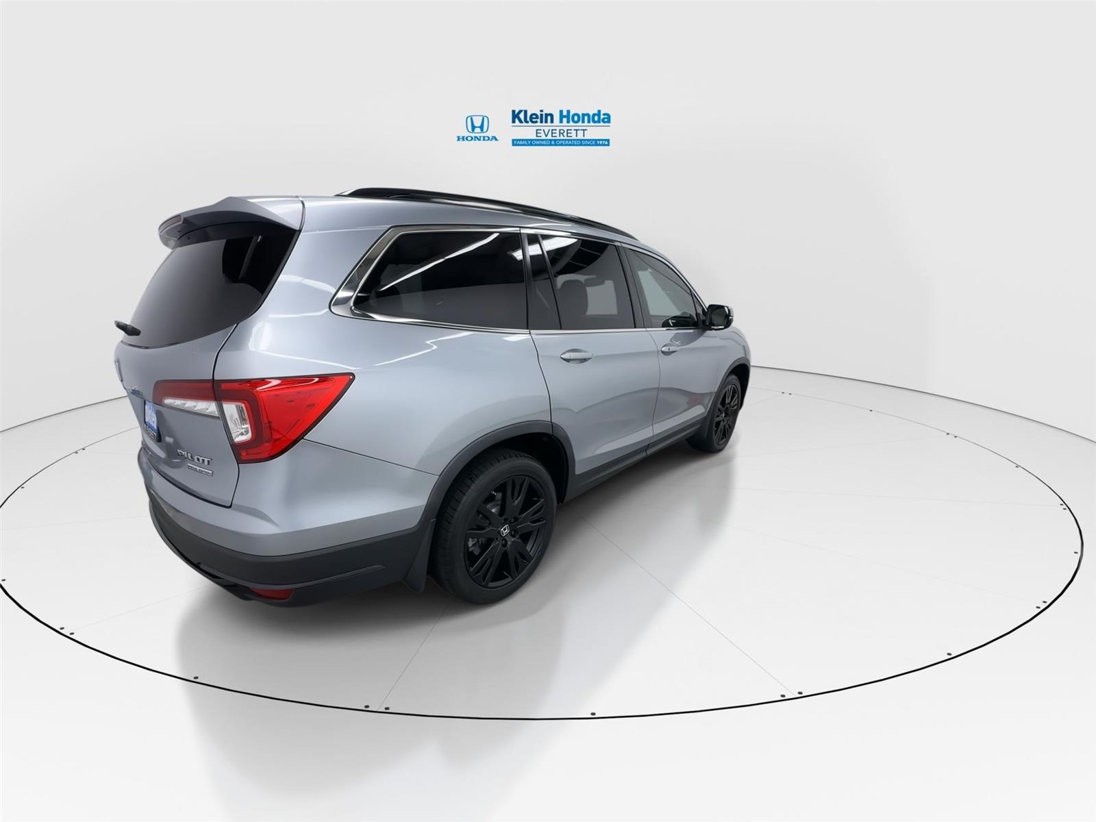 View vehicle photo 2