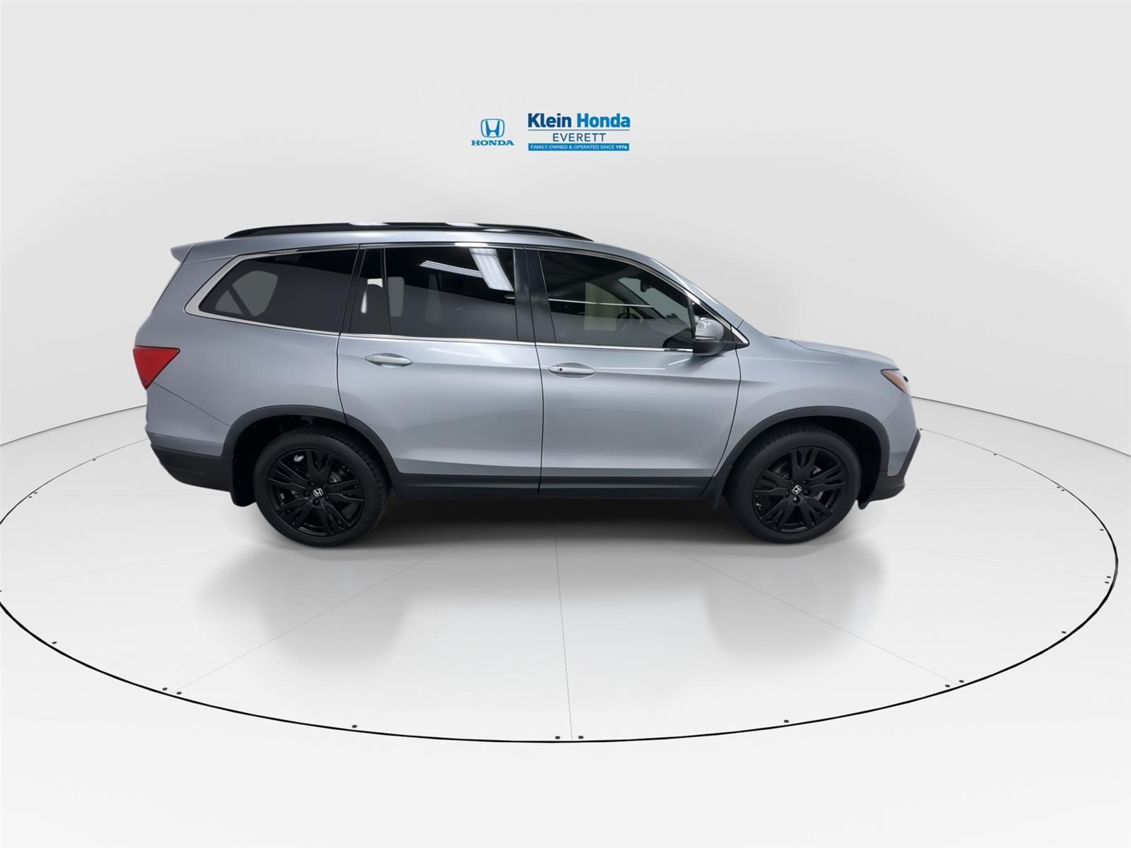 View vehicle photo 3