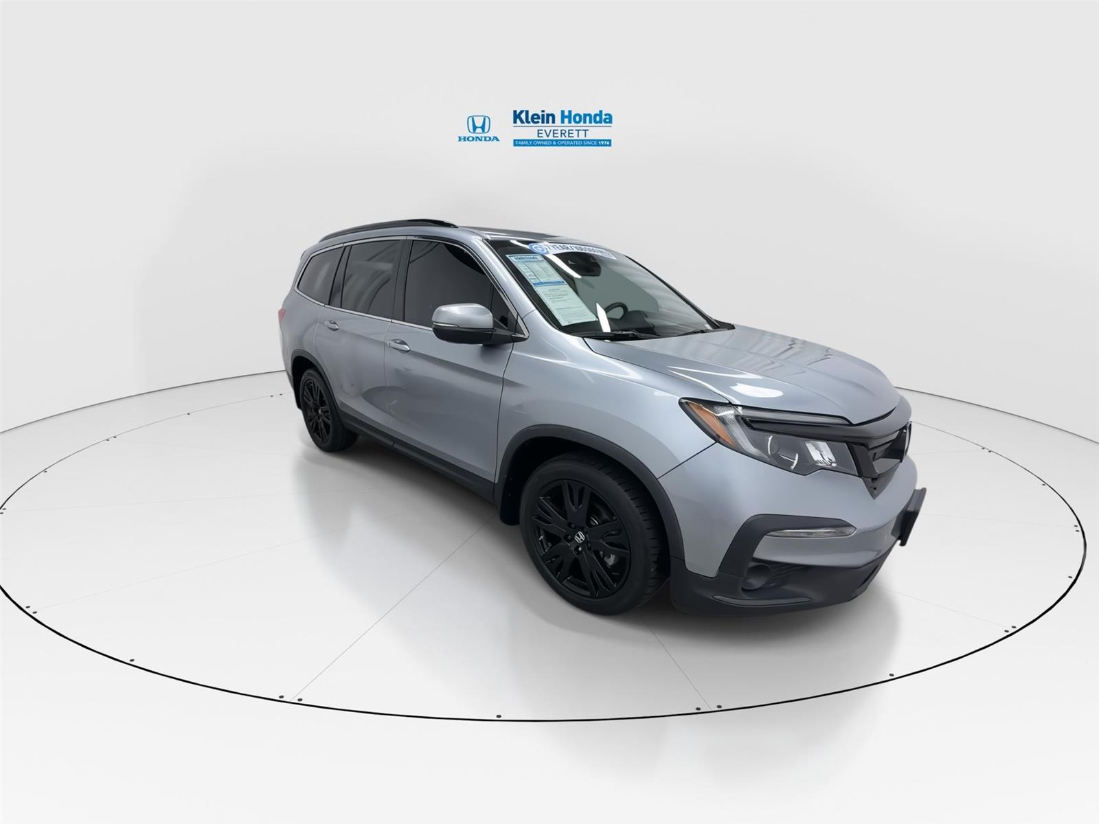 View vehicle photo 4