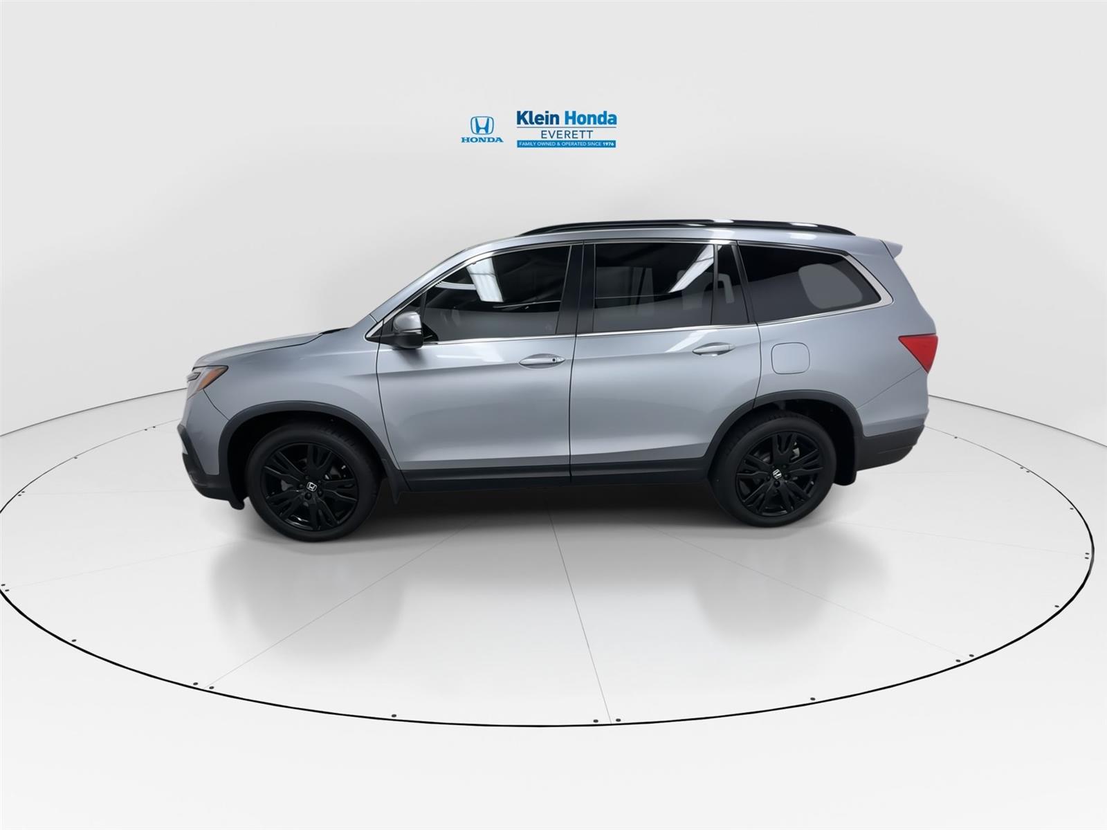 View vehicle photo 7