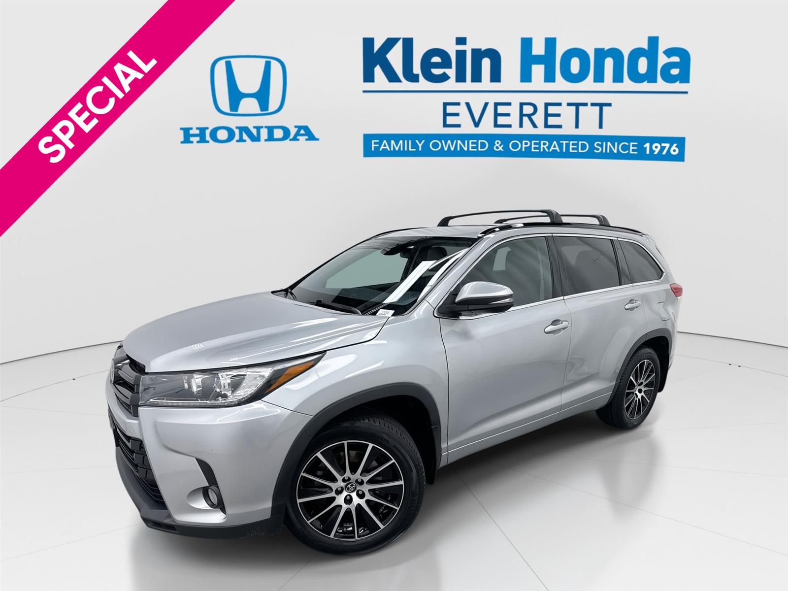 Celestial Silver Metallic 2017 Toyota Highlander SUV / Crossover All-Wheel Drive 8-Speed Automatic