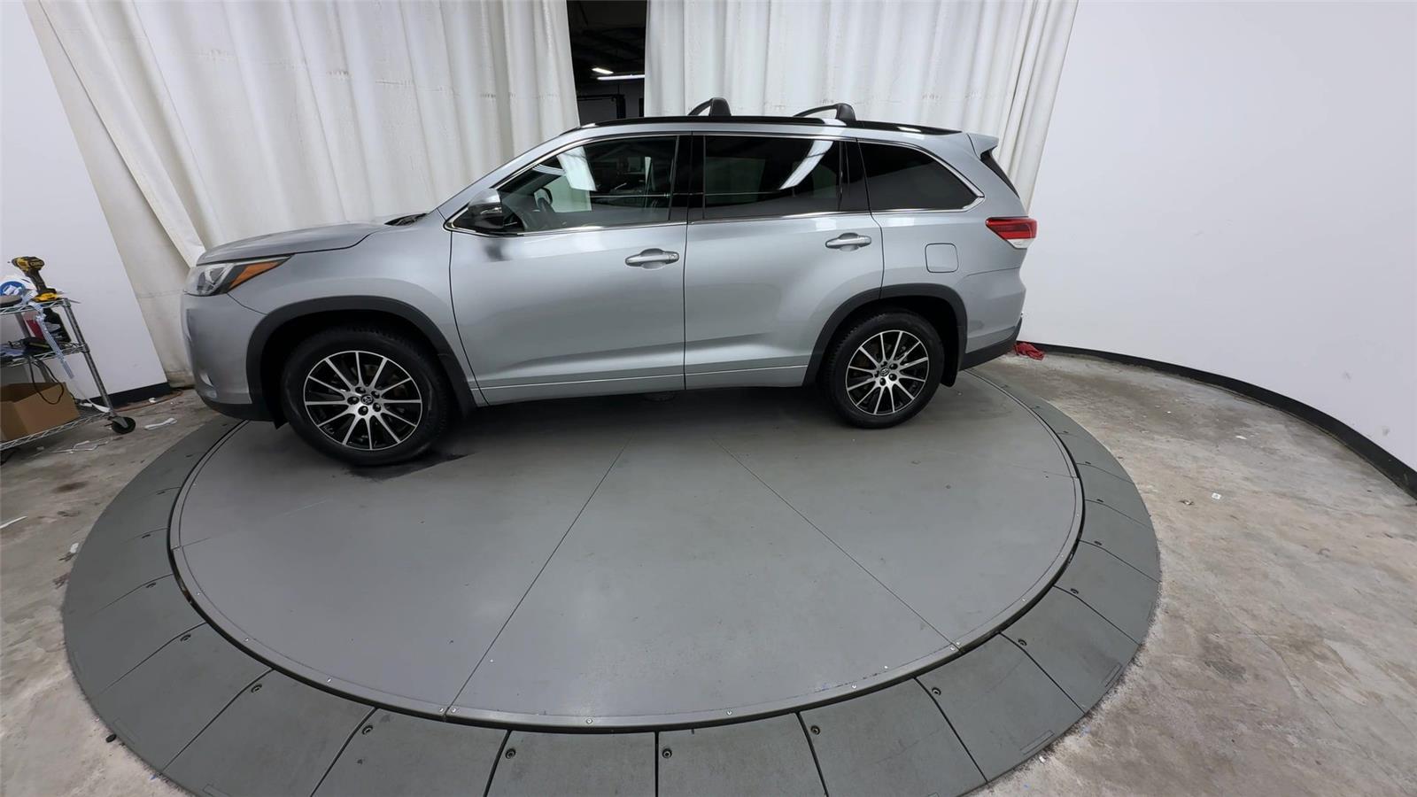 View vehicle photo 7