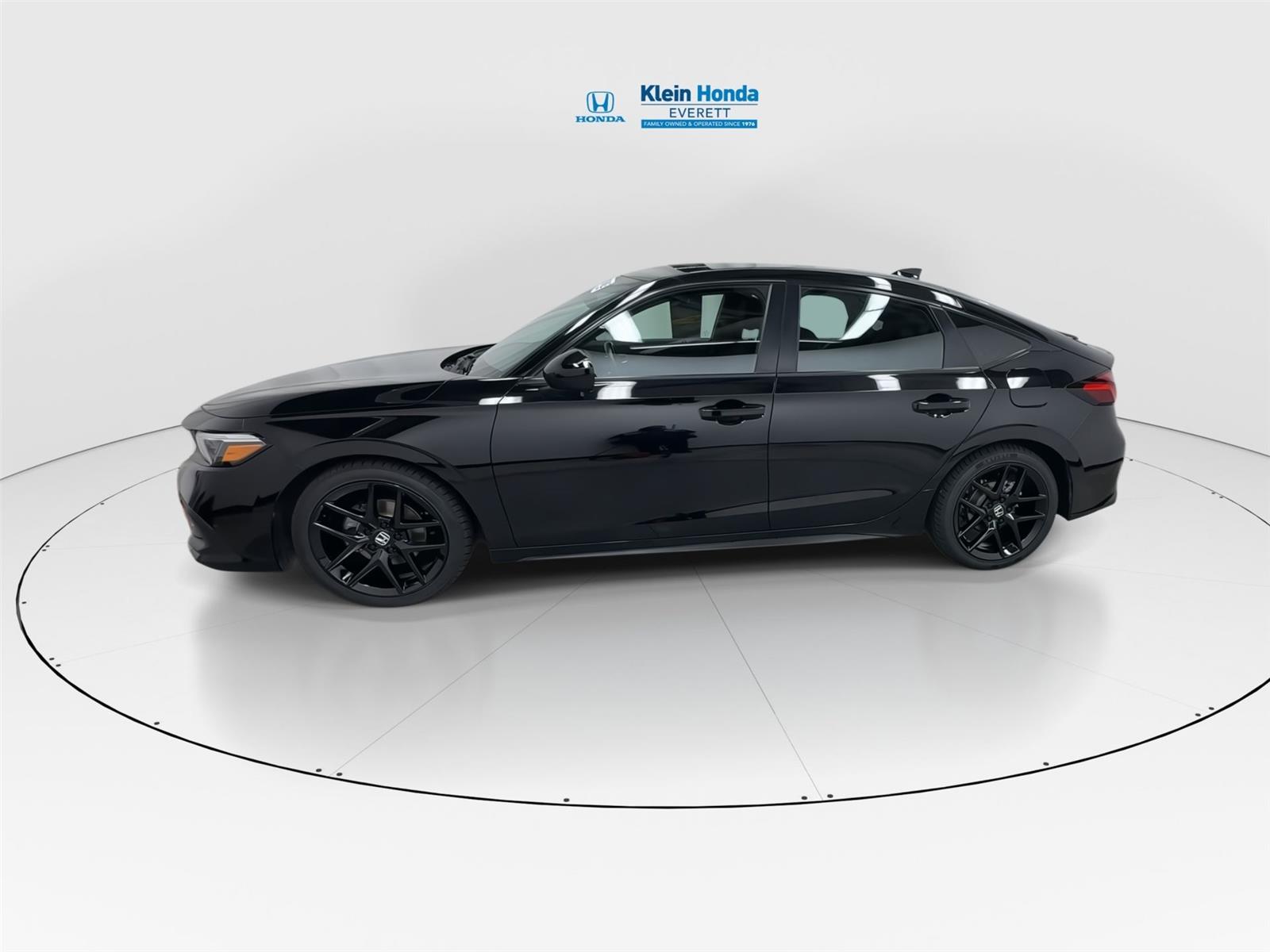 View vehicle photo 7