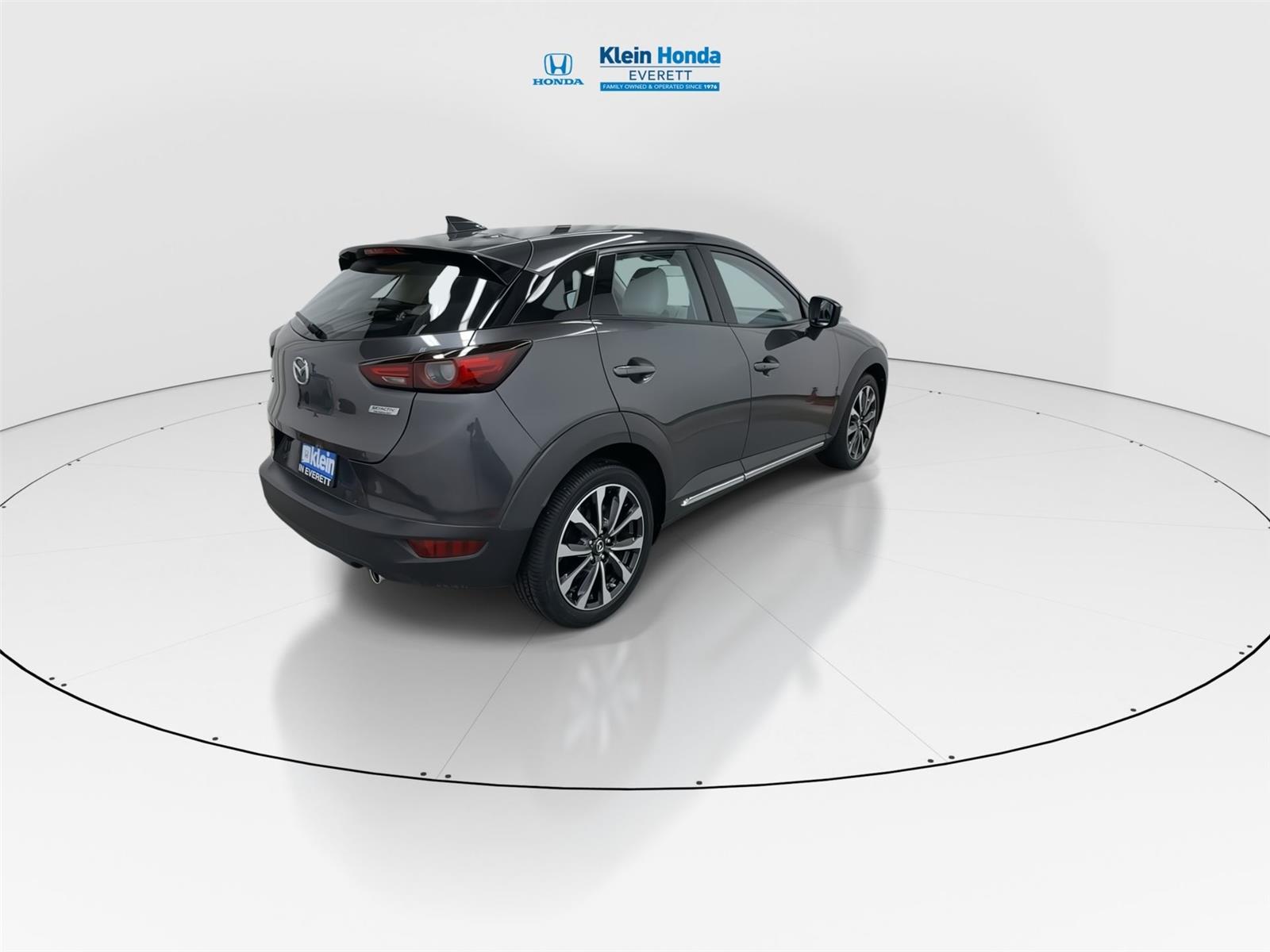 View vehicle photo 2