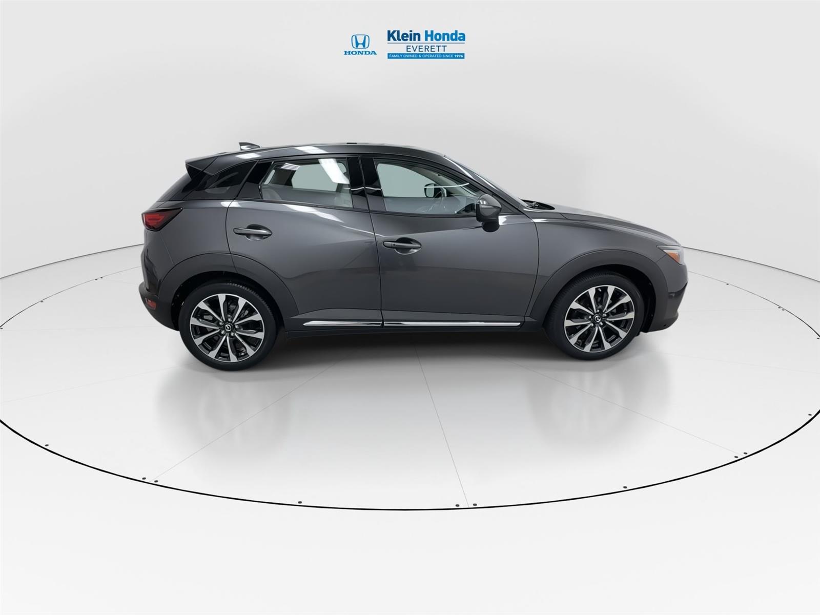 View vehicle photo 3