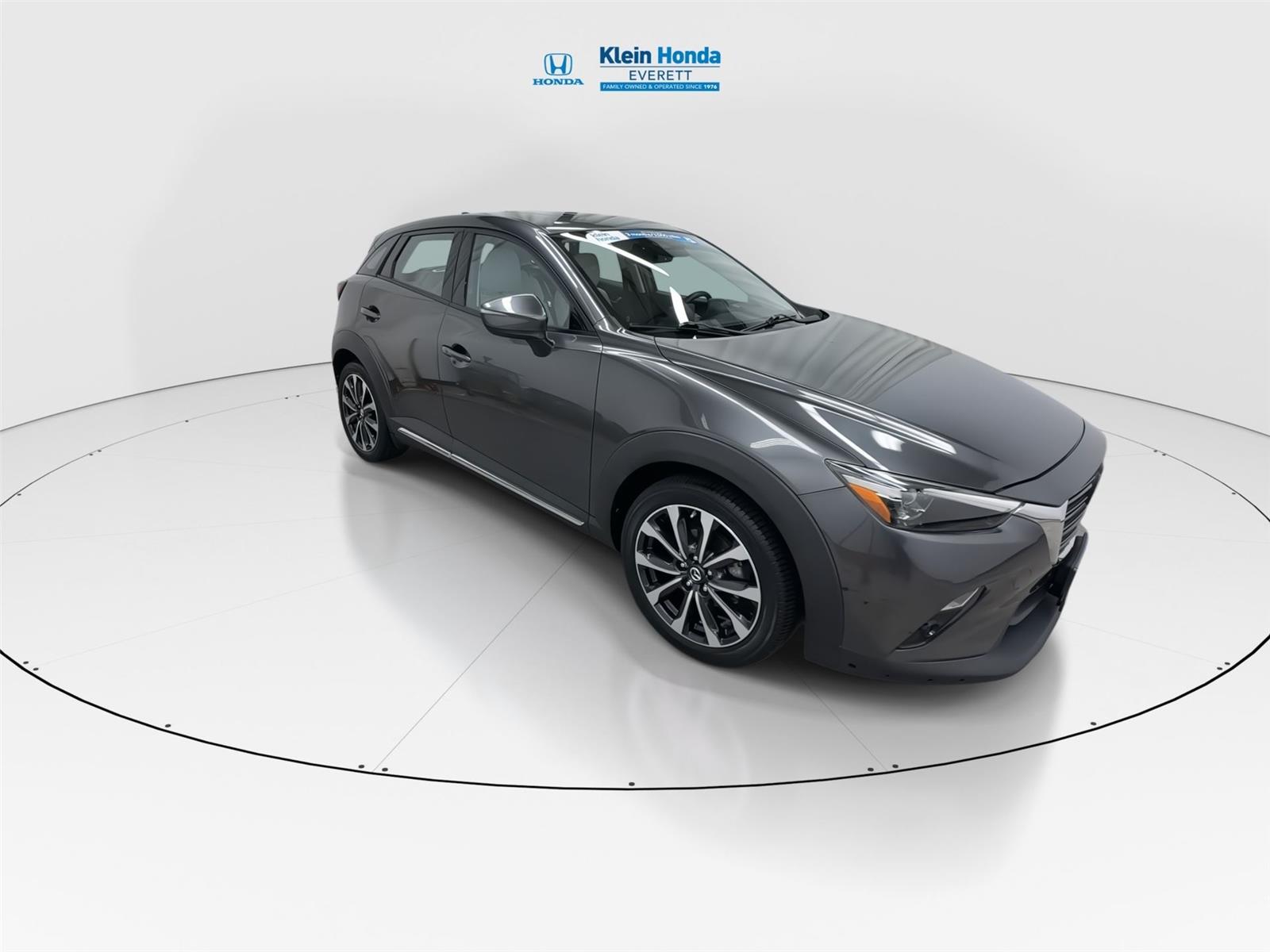 View vehicle photo 4