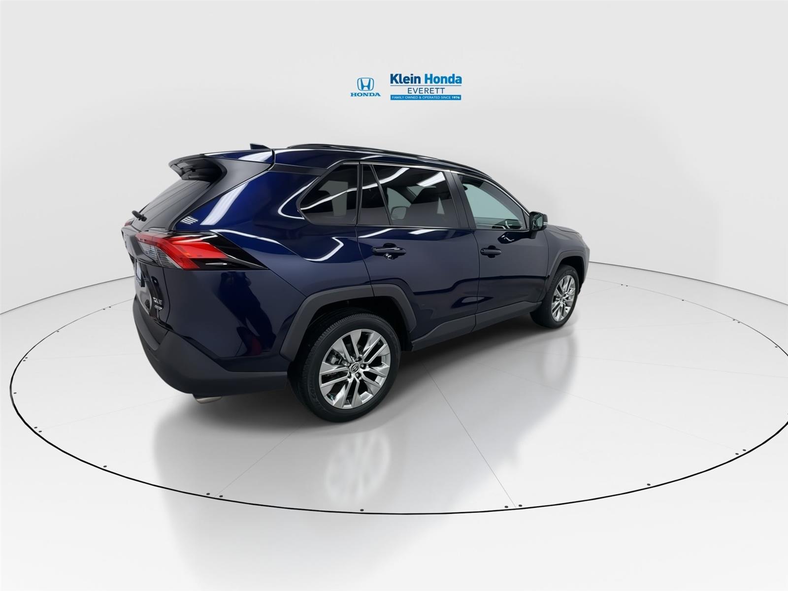 View vehicle photo 2