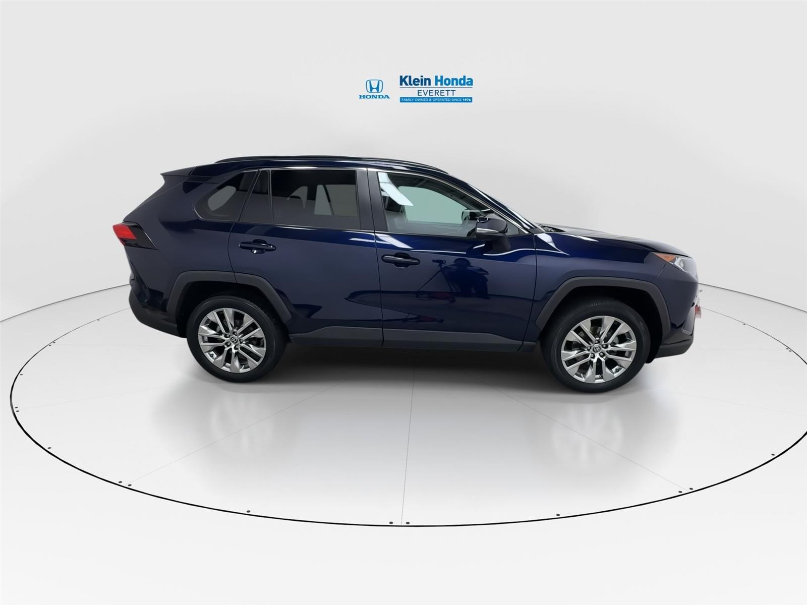 View vehicle photo 3
