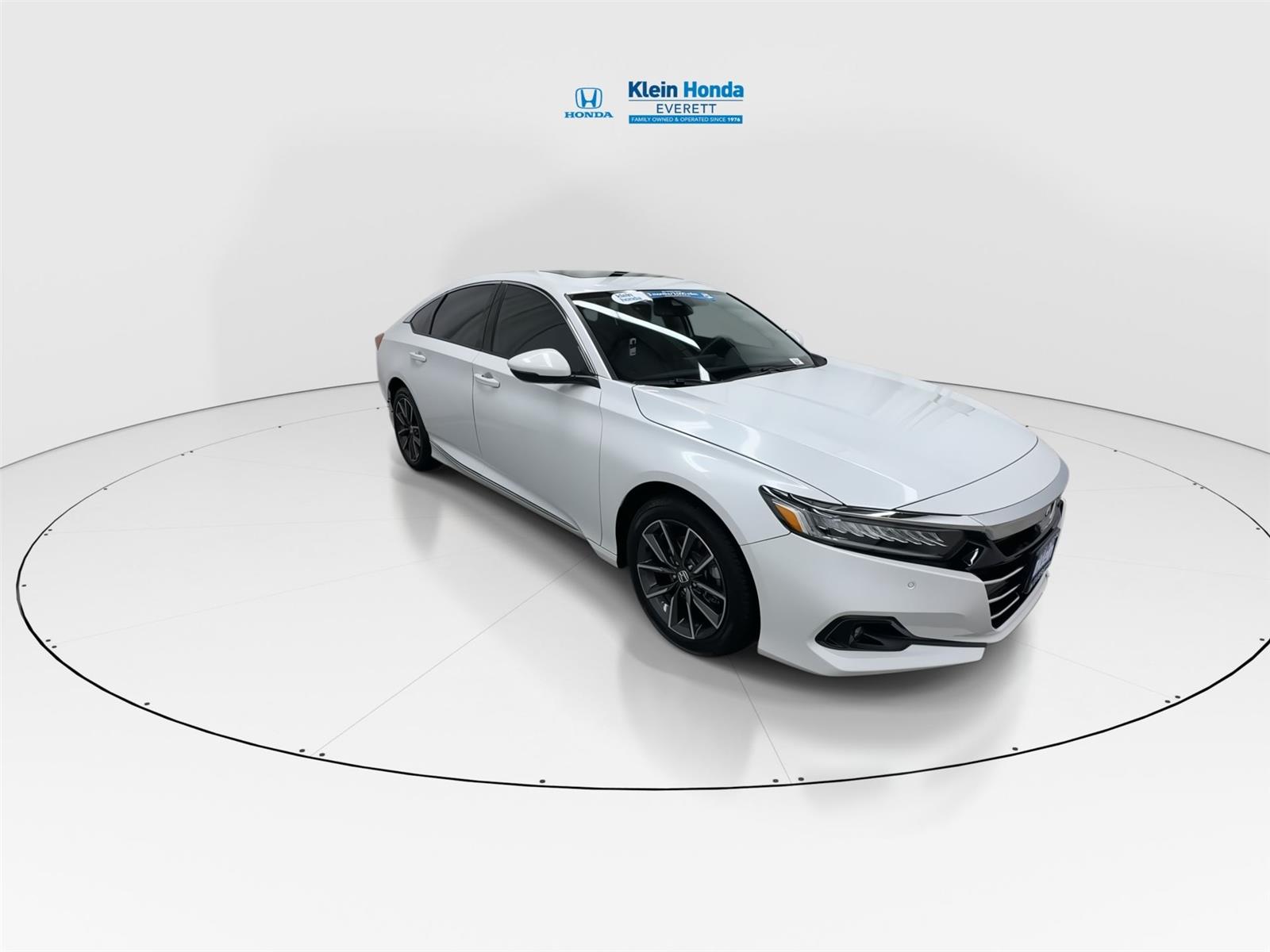 View vehicle photo 4