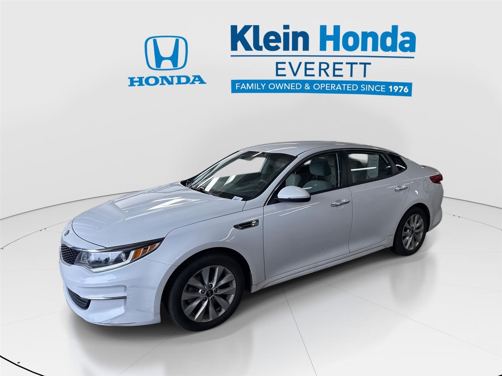 Snow White Pearl 2016 Kia Optima Sedan Front-Wheel Drive 6-Speed Automatic