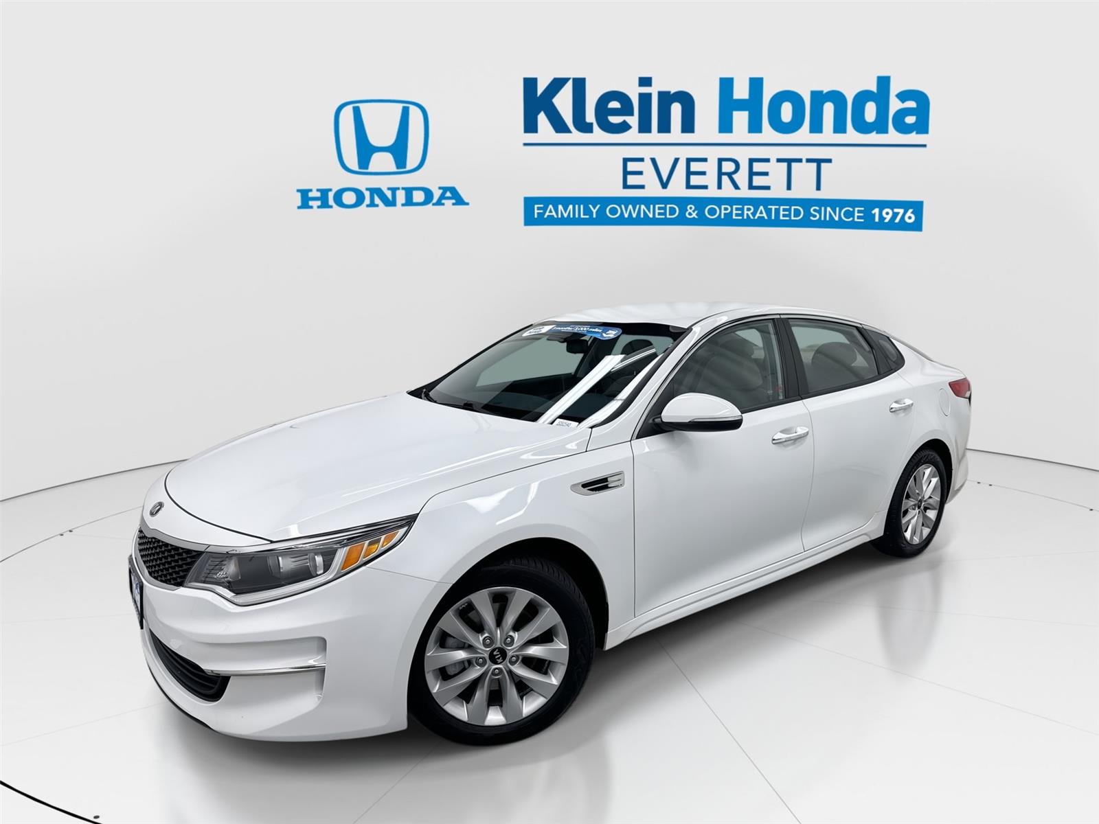 Snow White Pearl 2016 Kia Optima Sedan Front-Wheel Drive 6-Speed Automatic