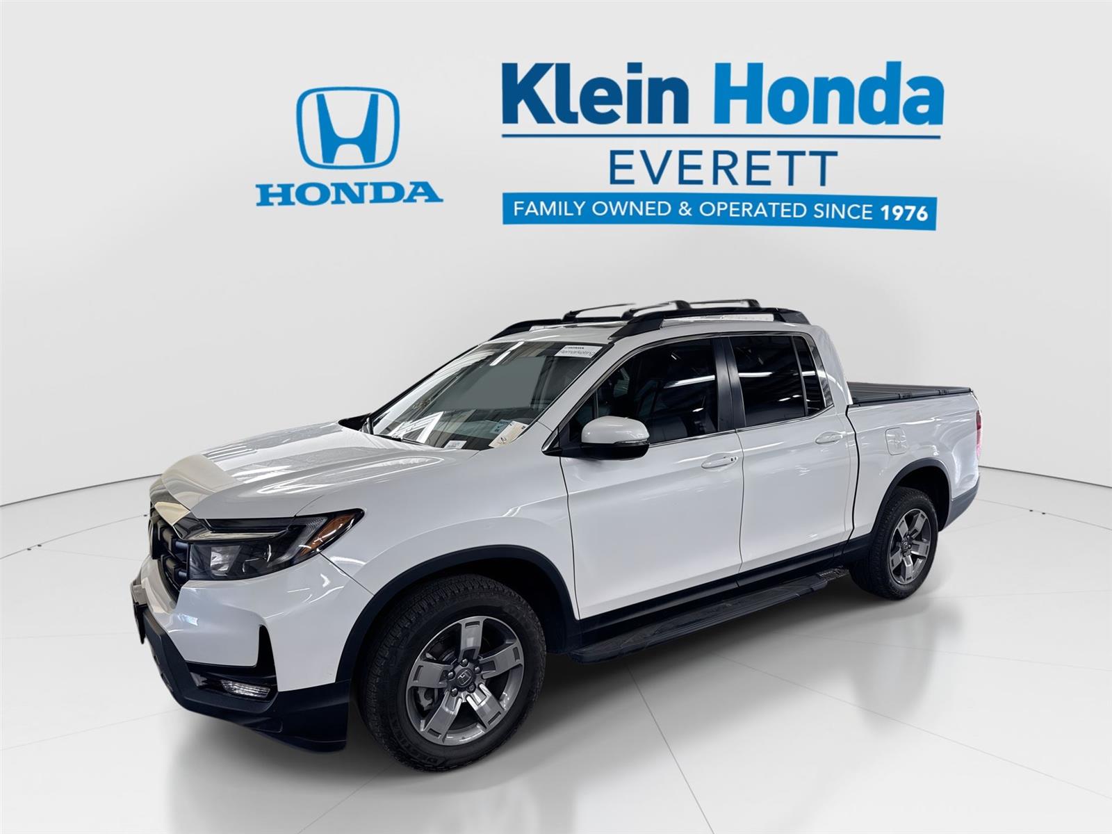 Platinum White Pearl 2024 Honda Ridgeline Pickup Truck All-Wheel Drive 9-Speed Automatic