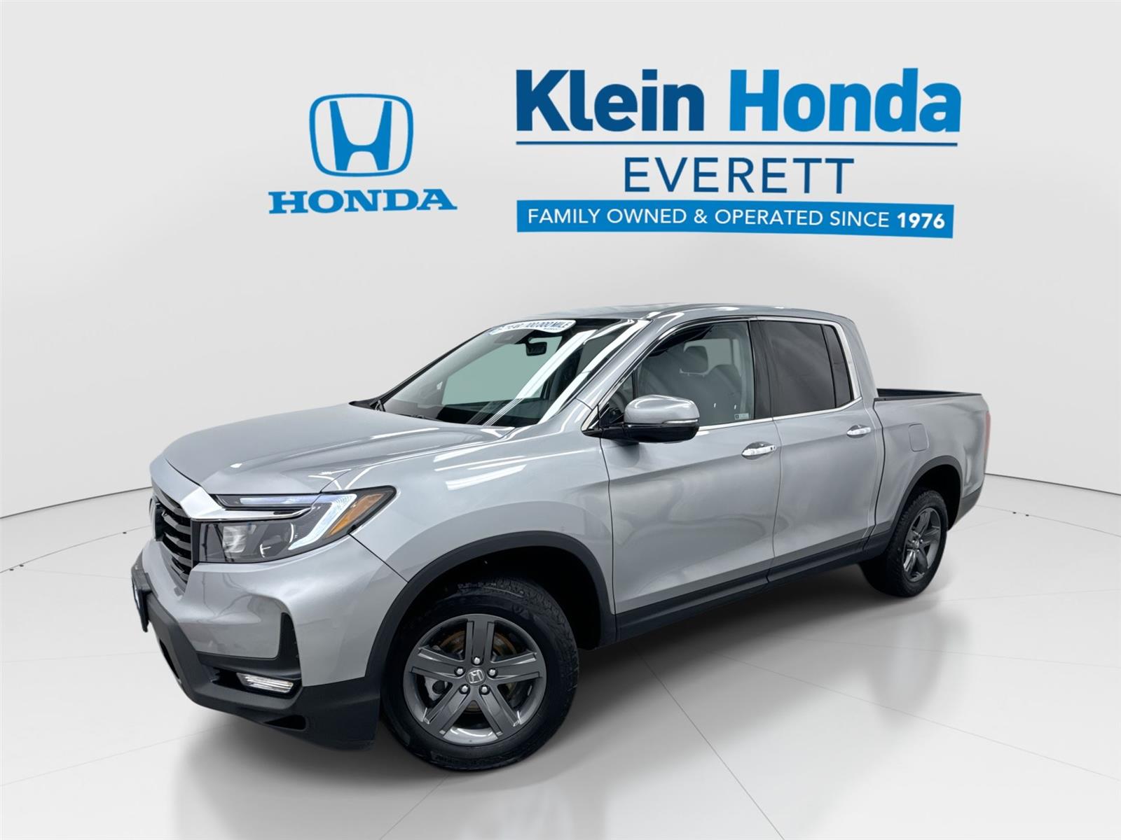 Lunar Silver Metallic 2023 Honda Ridgeline Pickup Truck All-Wheel Drive 9-Speed Automatic