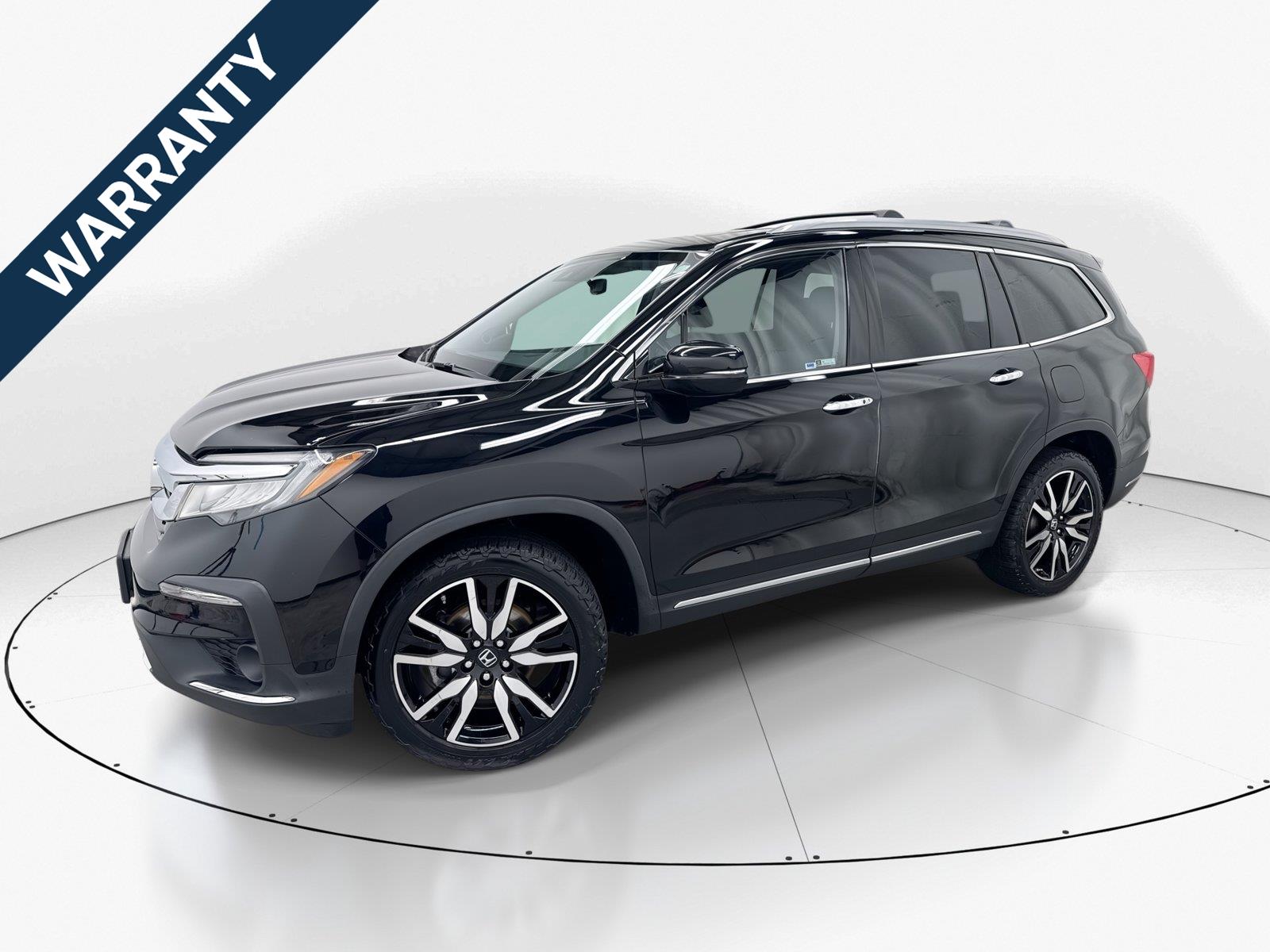  2020 Honda Pilot Touring AWD with Rear Captain's Chairs   