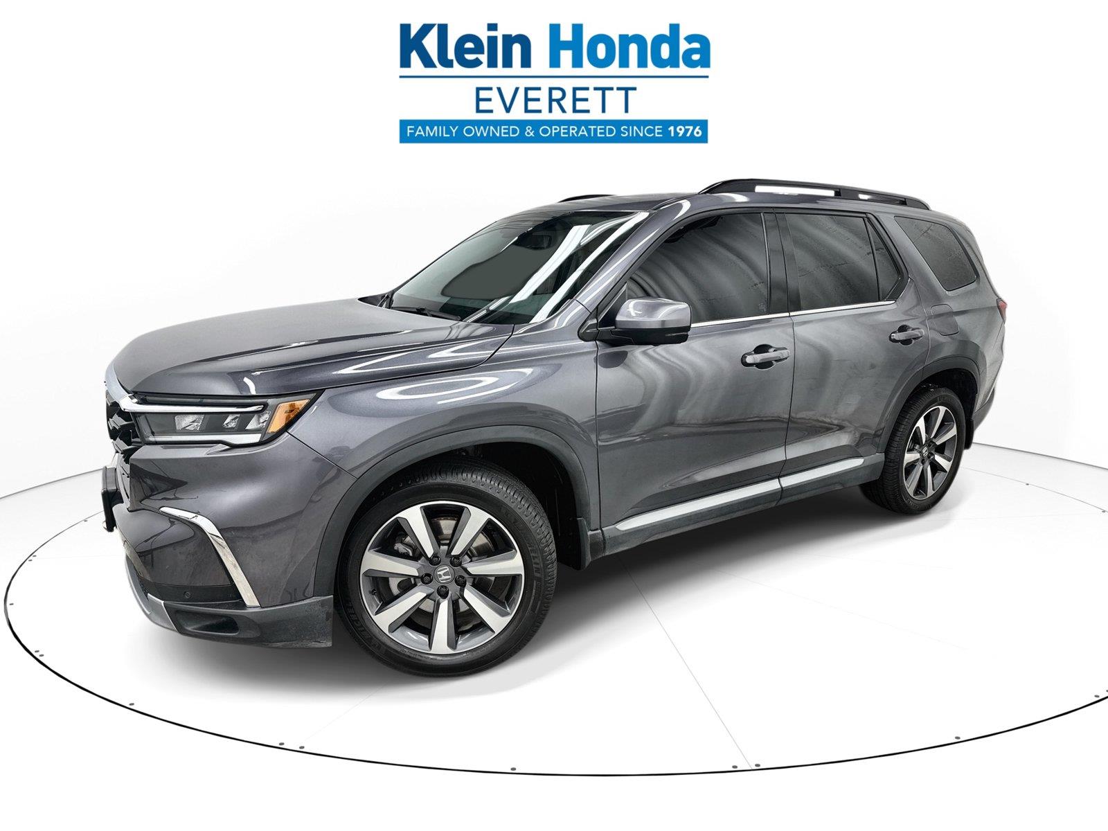 Gray (Modern Steel Metallic) 2023 Honda Pilot SUV / Crossover All-Wheel Drive Automatic