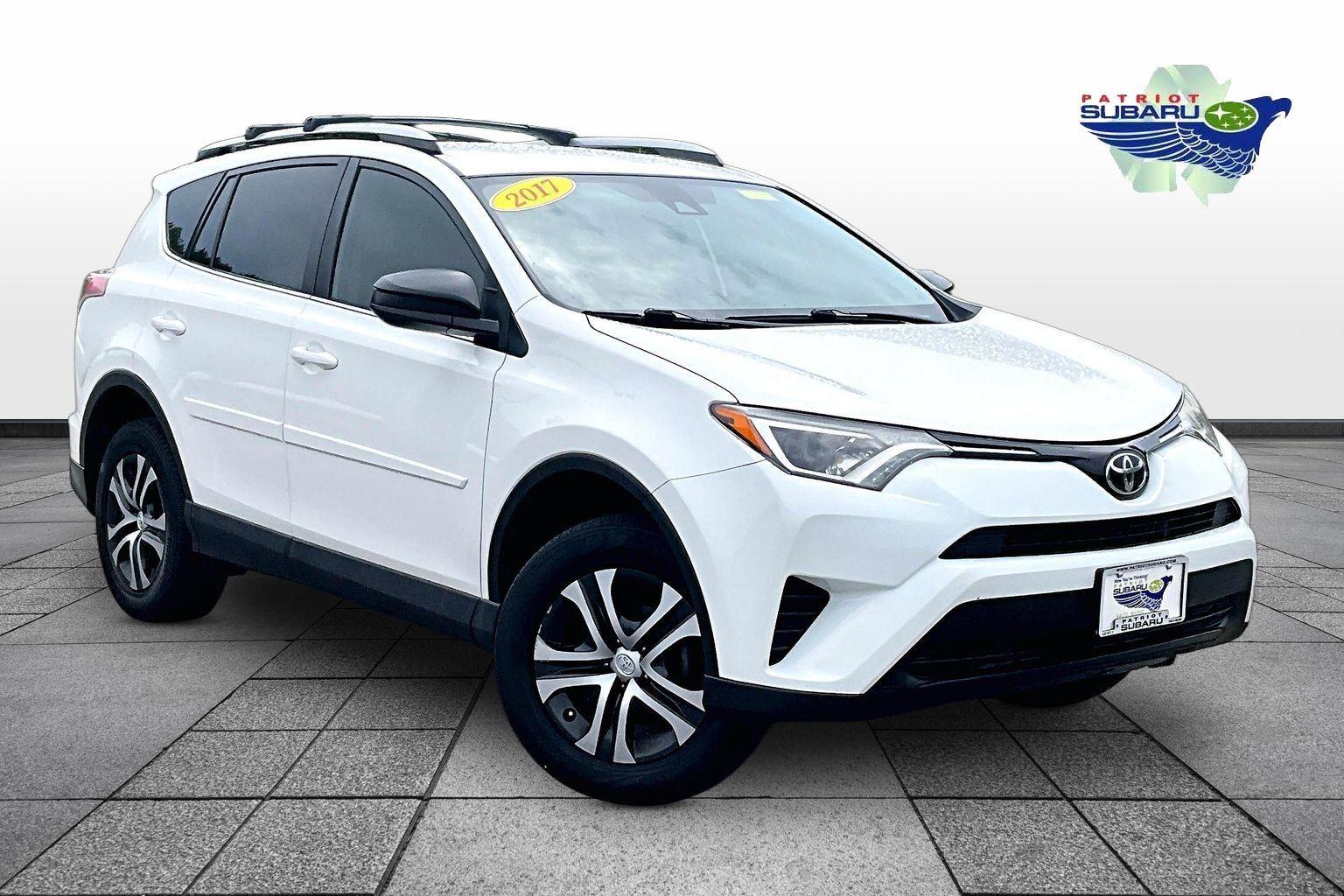 Super White 2017 Toyota RAV4 LE SUV / Crossover Front-Wheel Drive 6-Speed Automatic