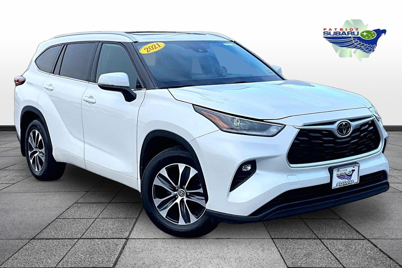 White (Blizzard Pearl) 2021 Toyota Highlander SUV / Crossover All-Wheel Drive Automatic