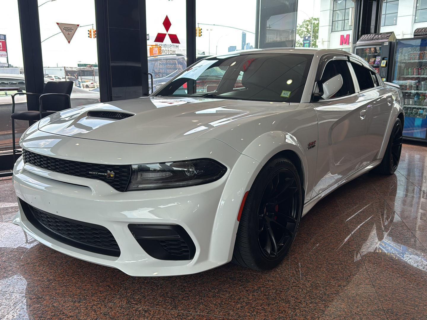 White Knuckle Clearcoat 2020 Dodge Charger Sedan Rear-Wheel Drive 8-Speed Automatic