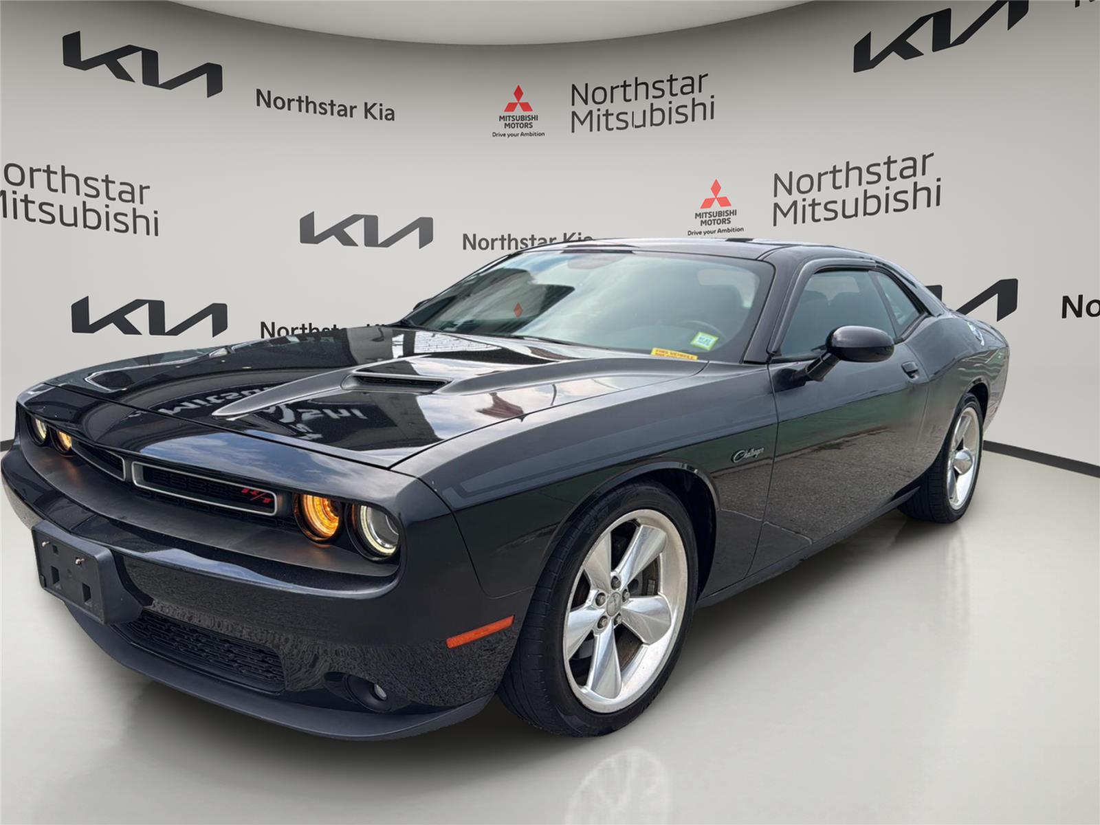 Pitch Black Clearcoat 2015 Dodge Challenger Coupe Rear-Wheel Drive 8-Speed Automatic