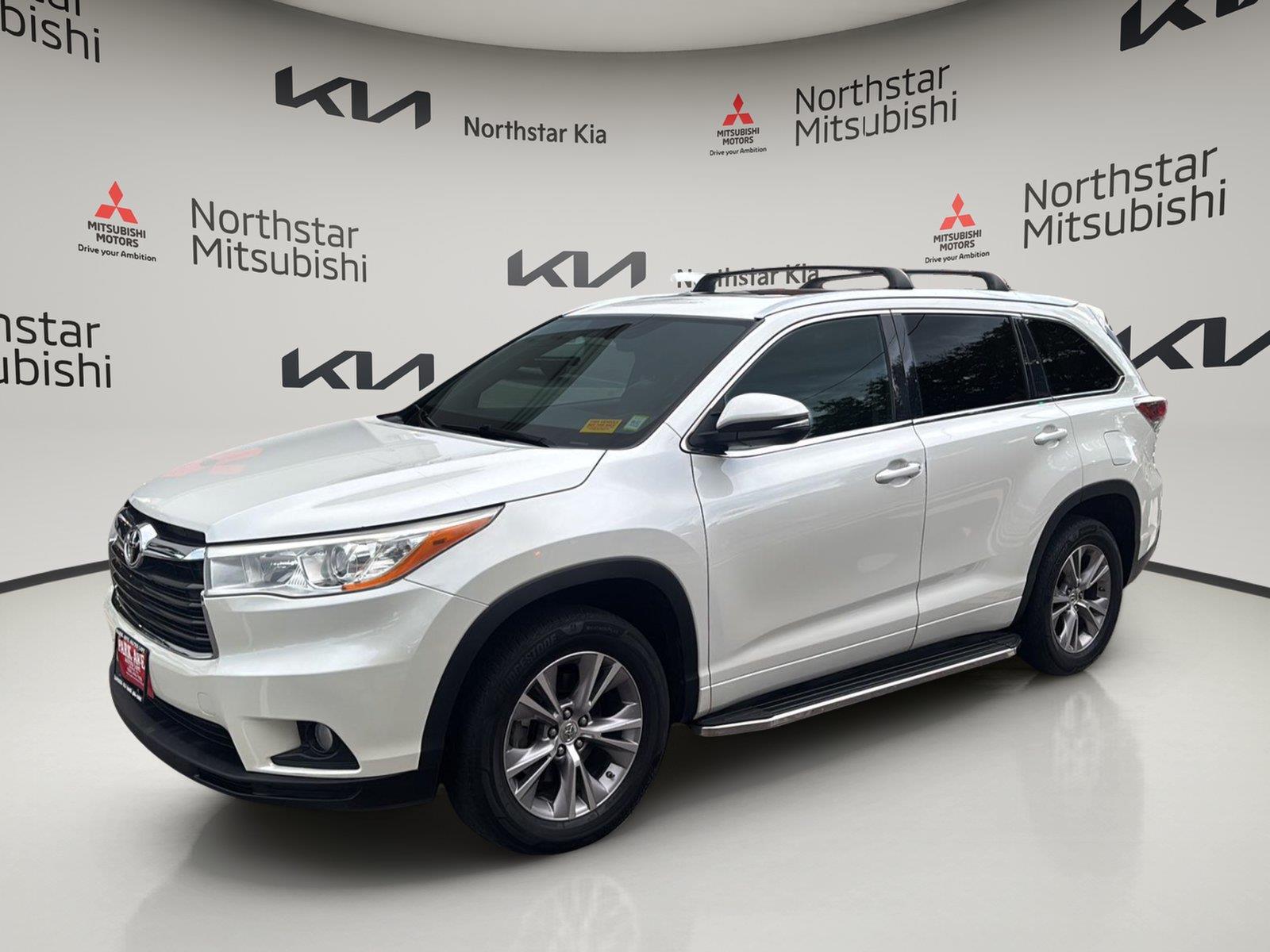 White (Blizzard Pearl) 2014 Toyota Highlander SUV / Crossover Front-Wheel Drive Automatic