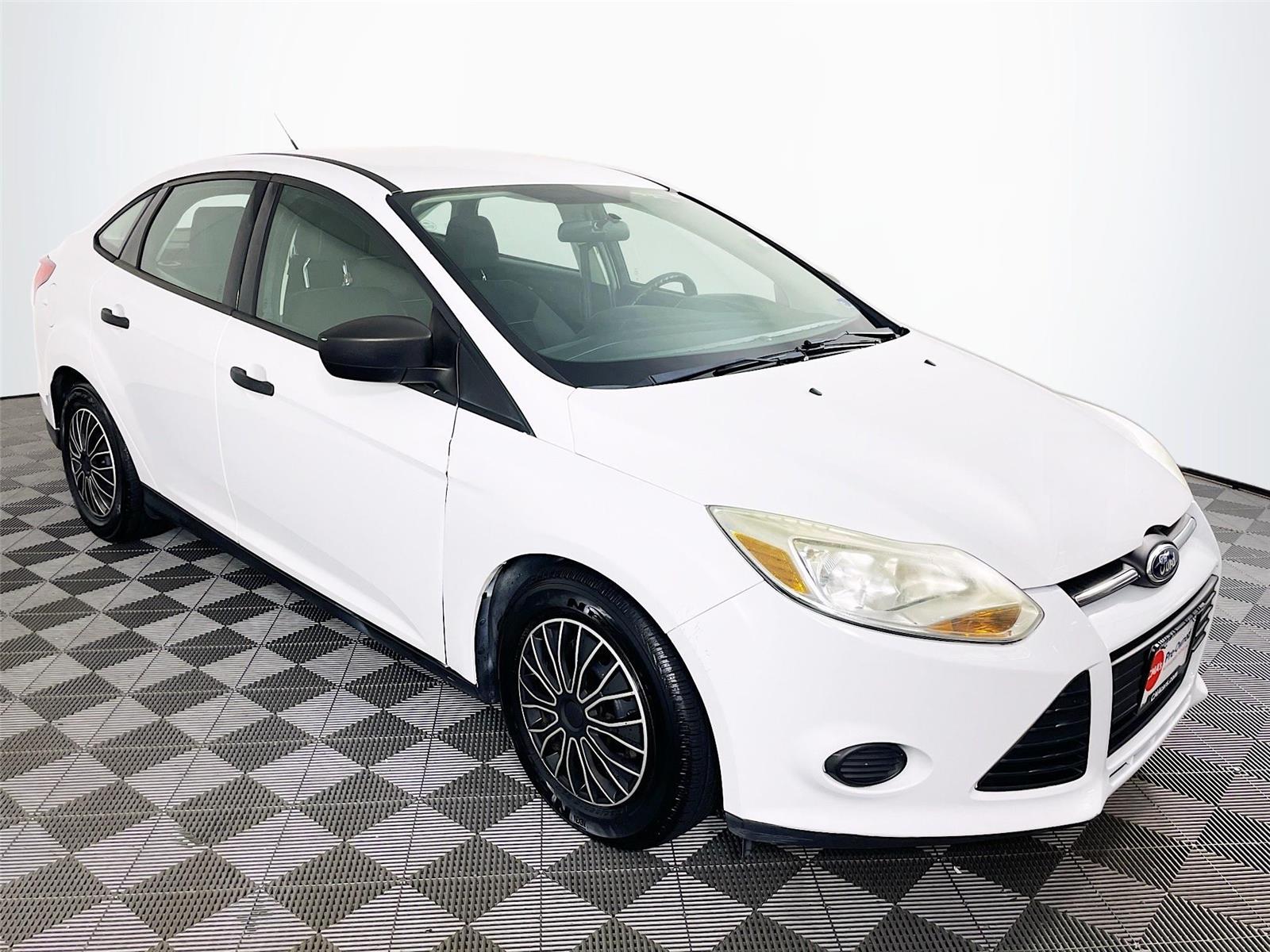 Oxford White 2013 Ford Focus Sedan Front-Wheel Drive 6-Speed Automatic